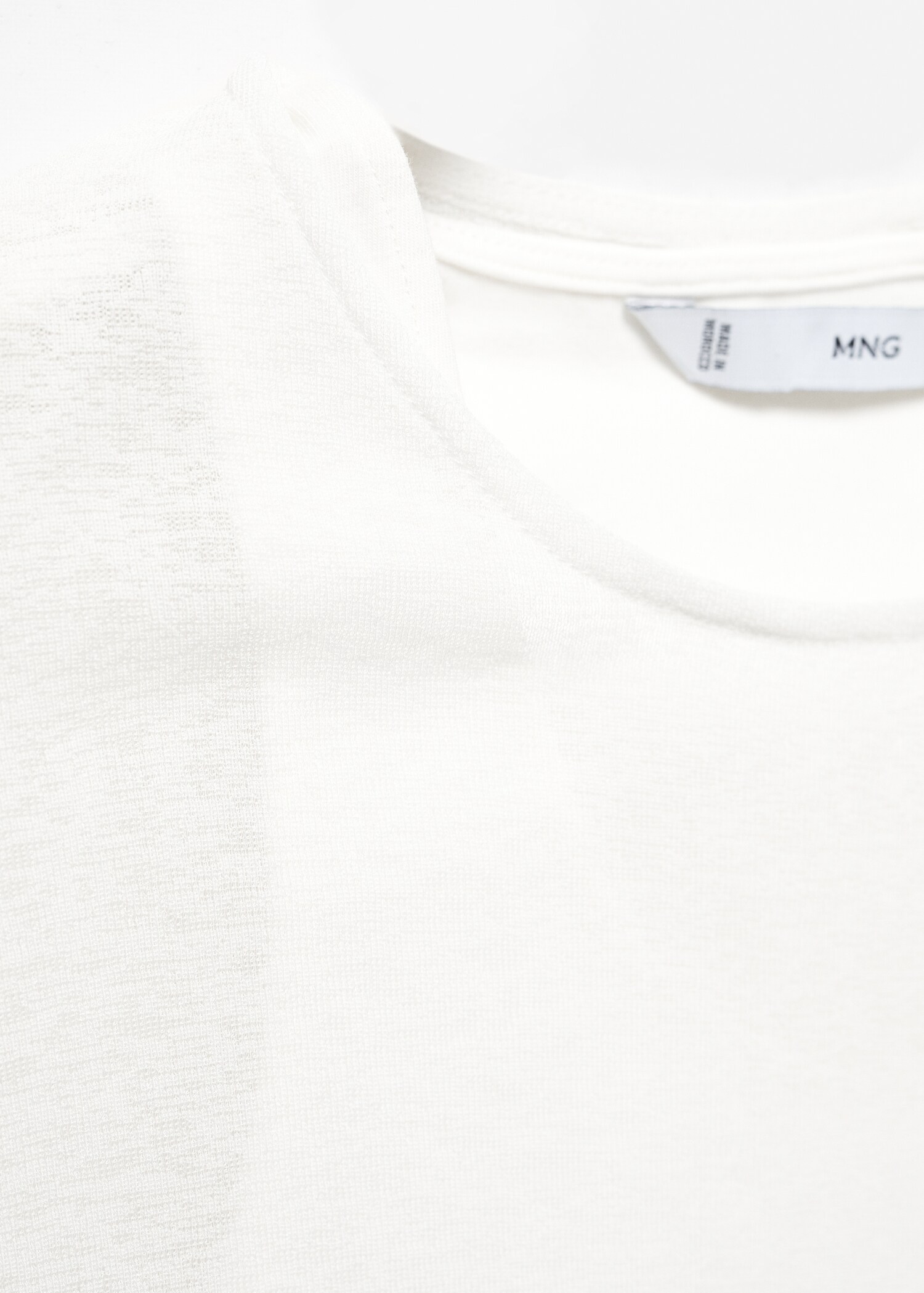 Contrasting cotton-blend T-shirt - Details of the article 8