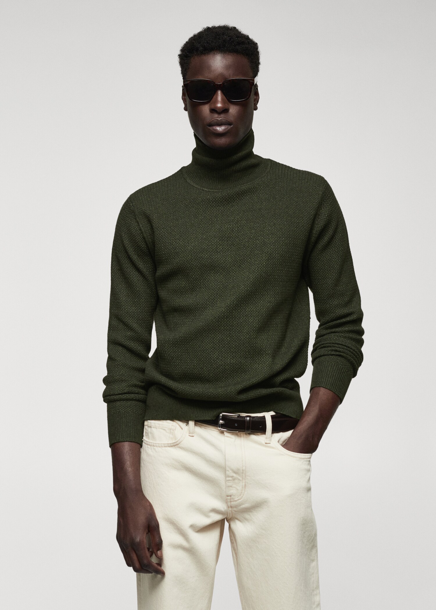Pull-over torsades col roulé - Plan moyen