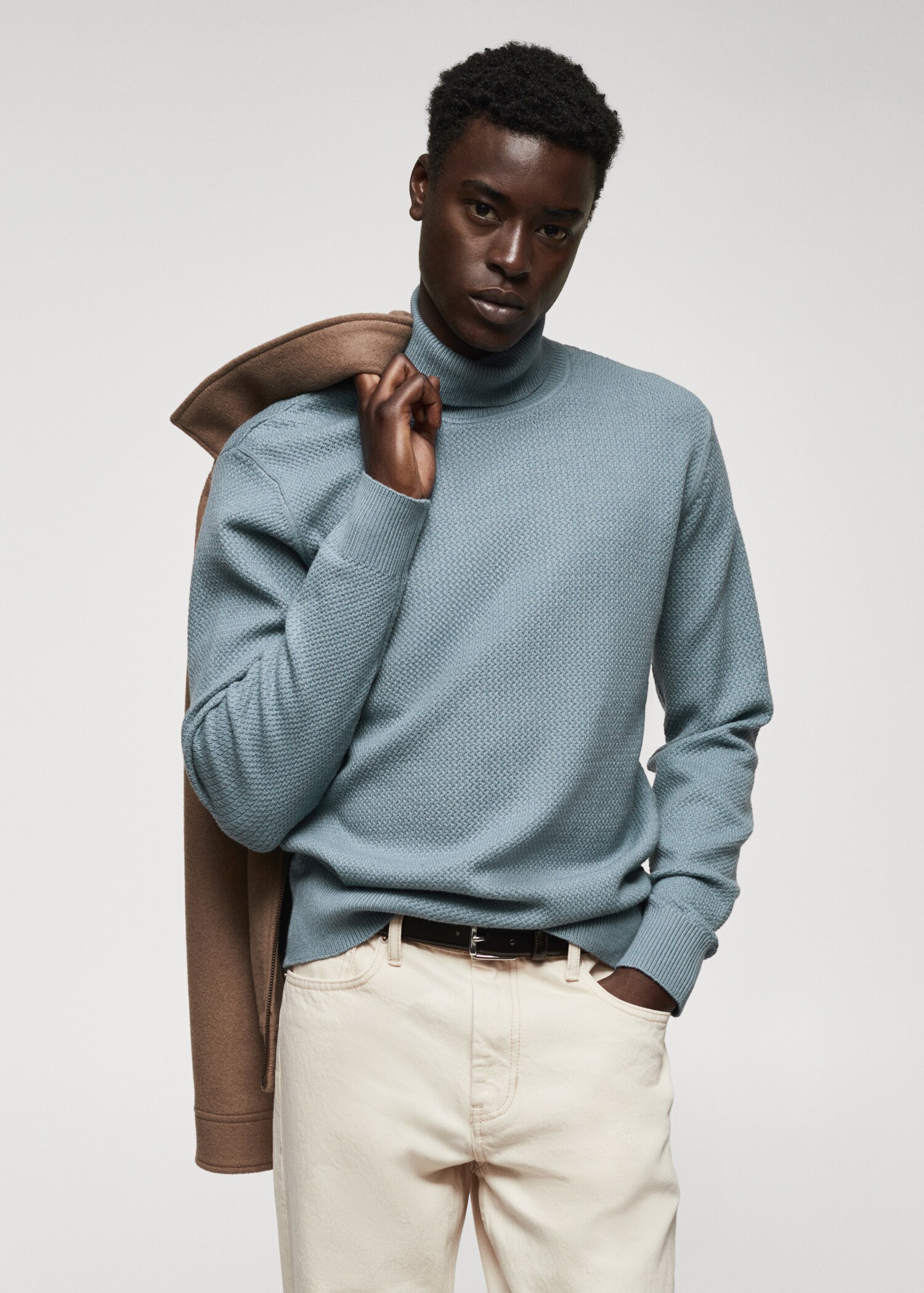 Pull-over torsades col roulé - Plan moyen