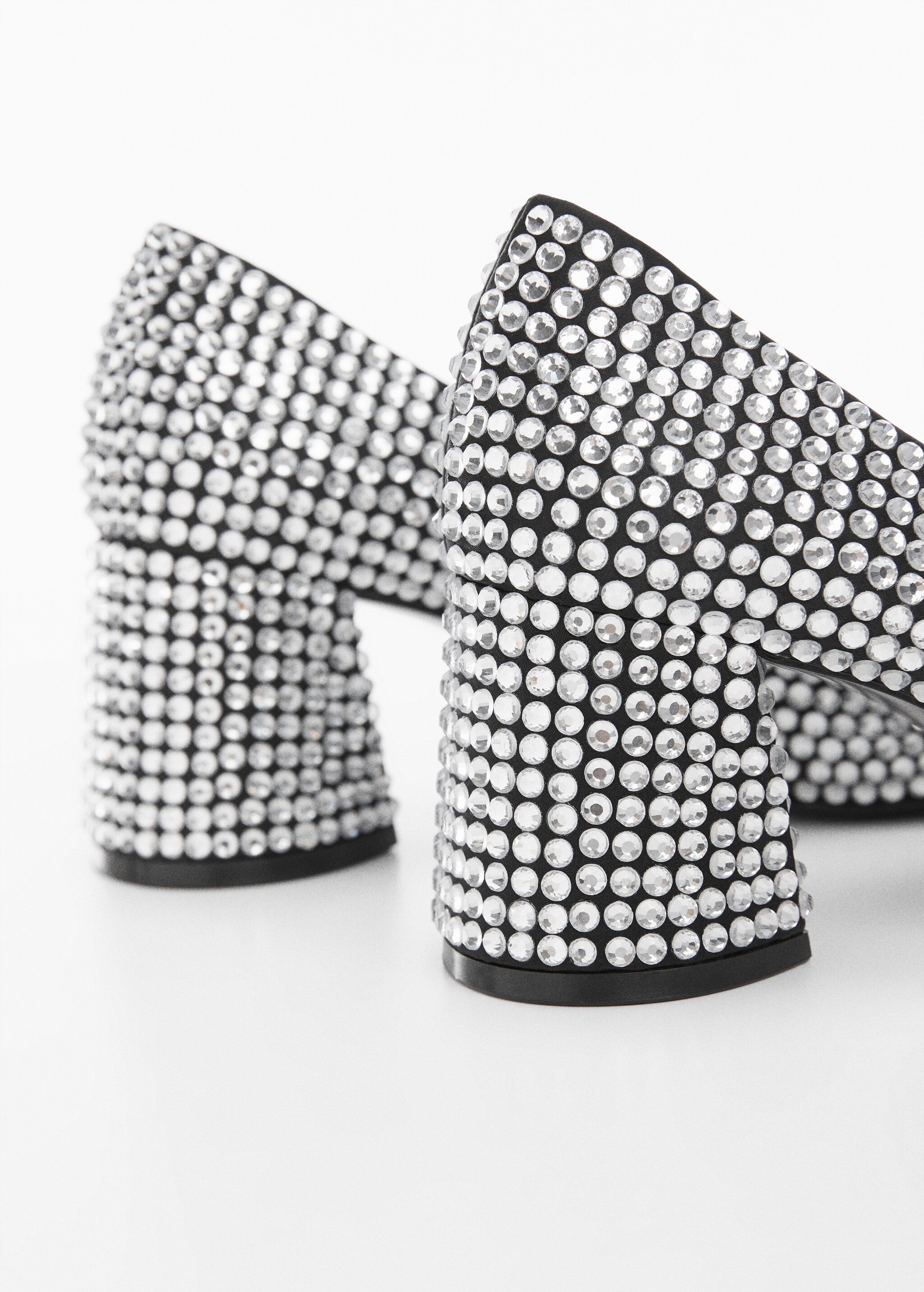 Shoes with shiny heels - Details of the article 1