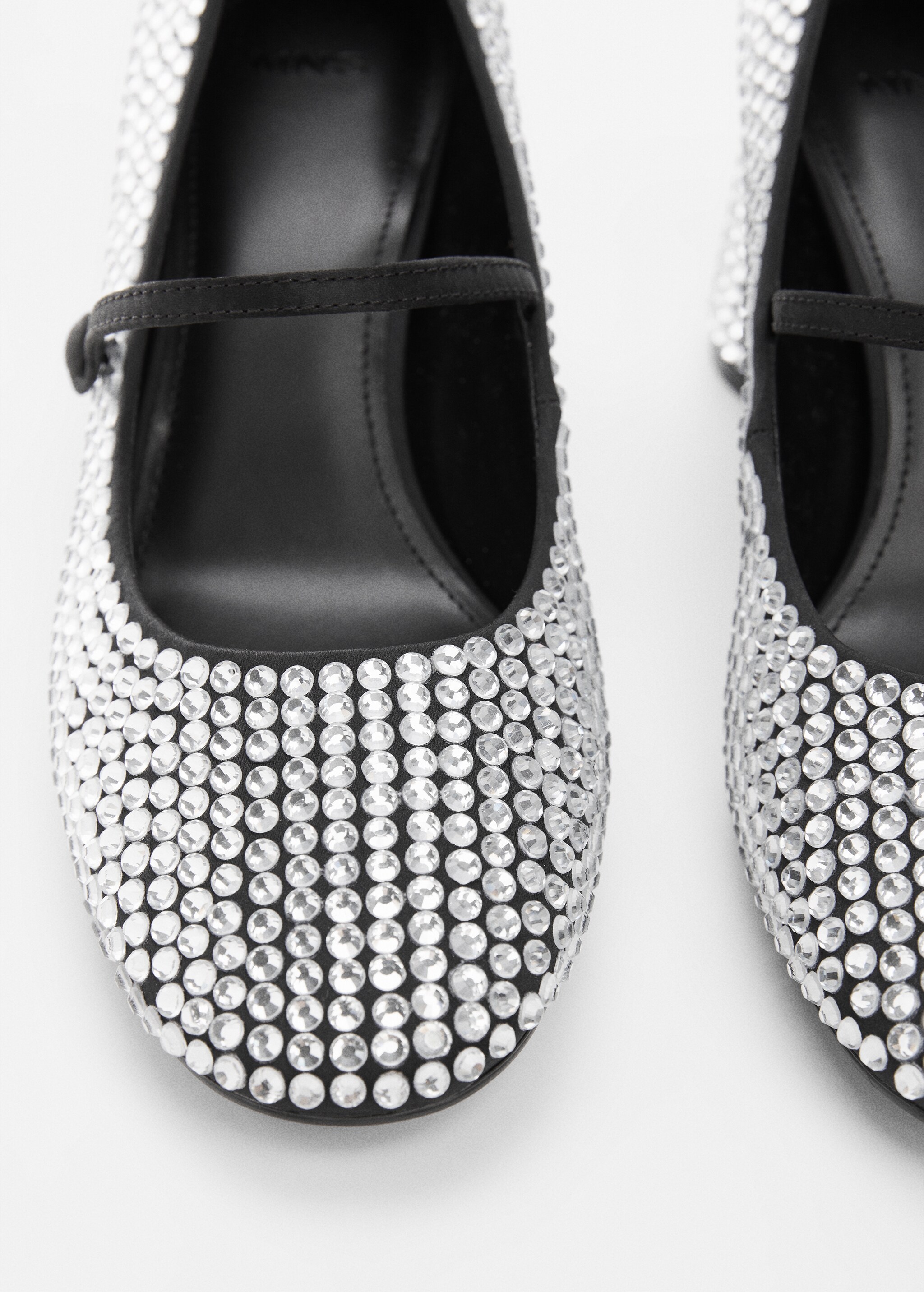 Shoes with shiny heels - Details of the article 2