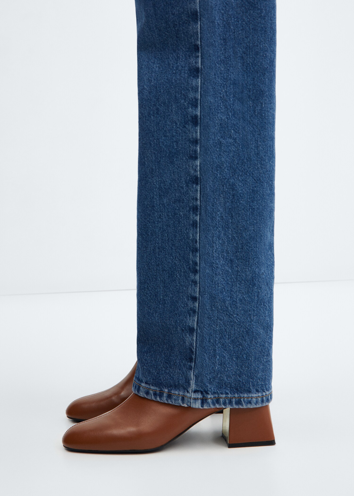 Lederstiefelette mit Metallic-Absatz - Detail des Artikels 9