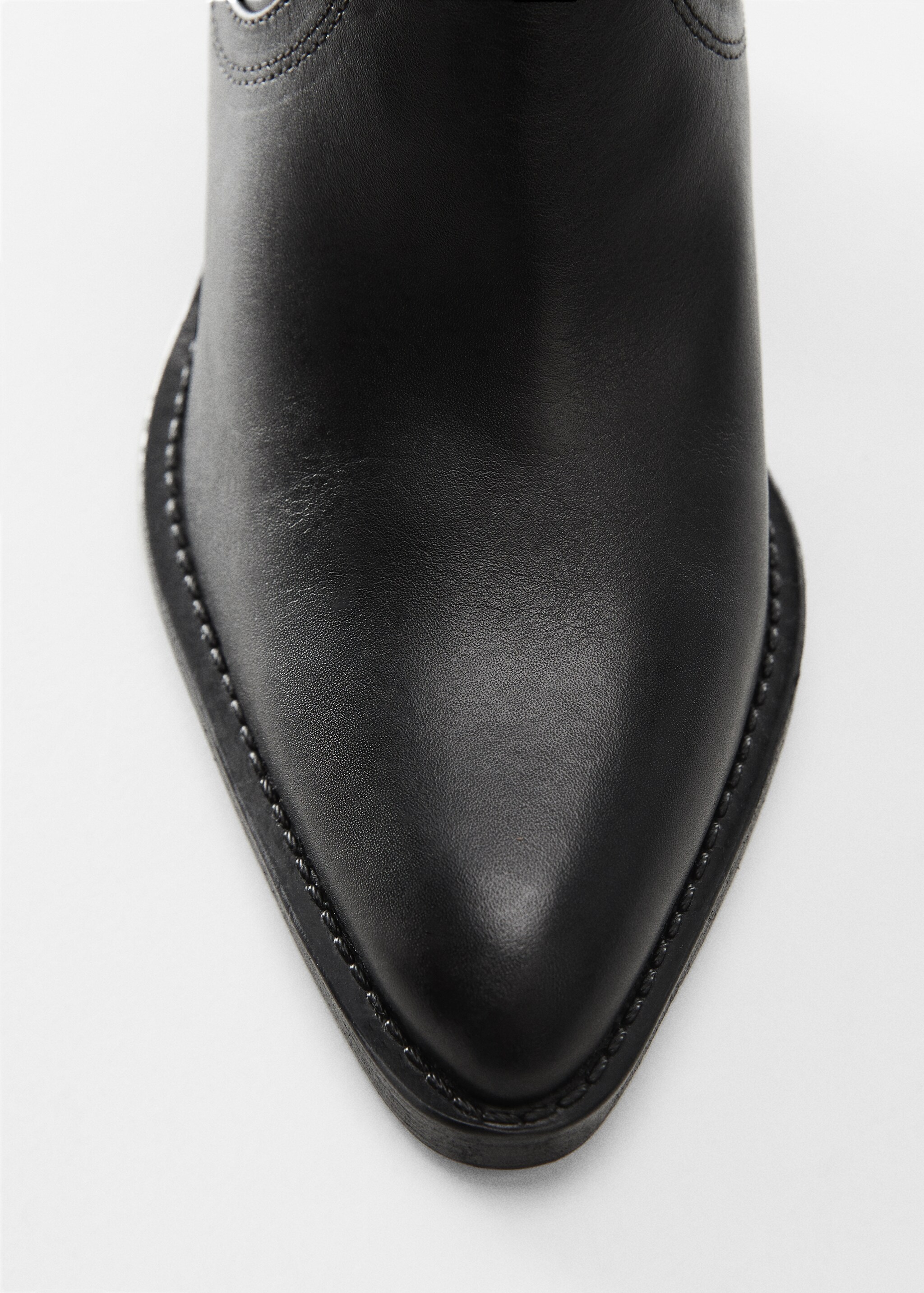 Leather ankle boots with block heel - Details of the article 2