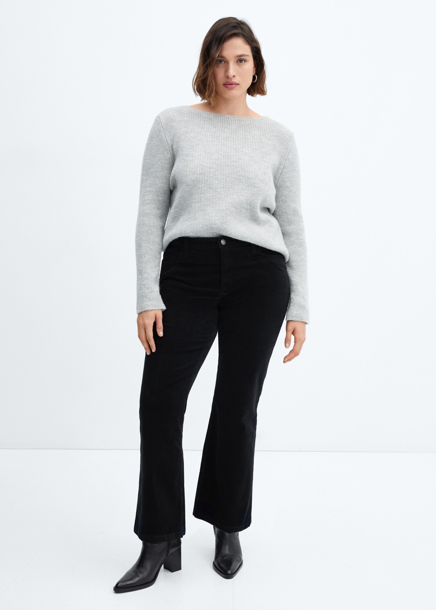 Flared cropped corduroy jeans - Details of the article 3
