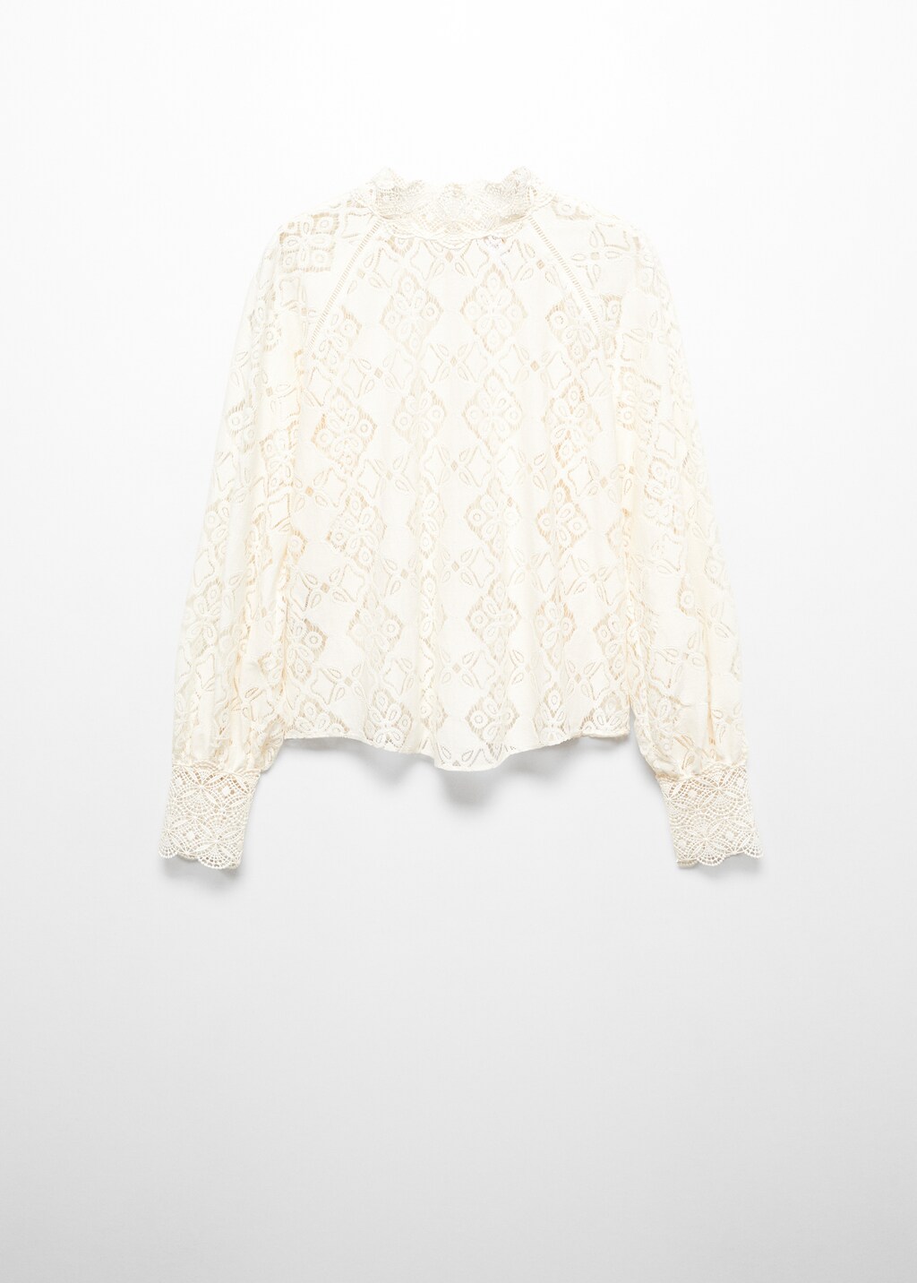 Blouse details ajoures