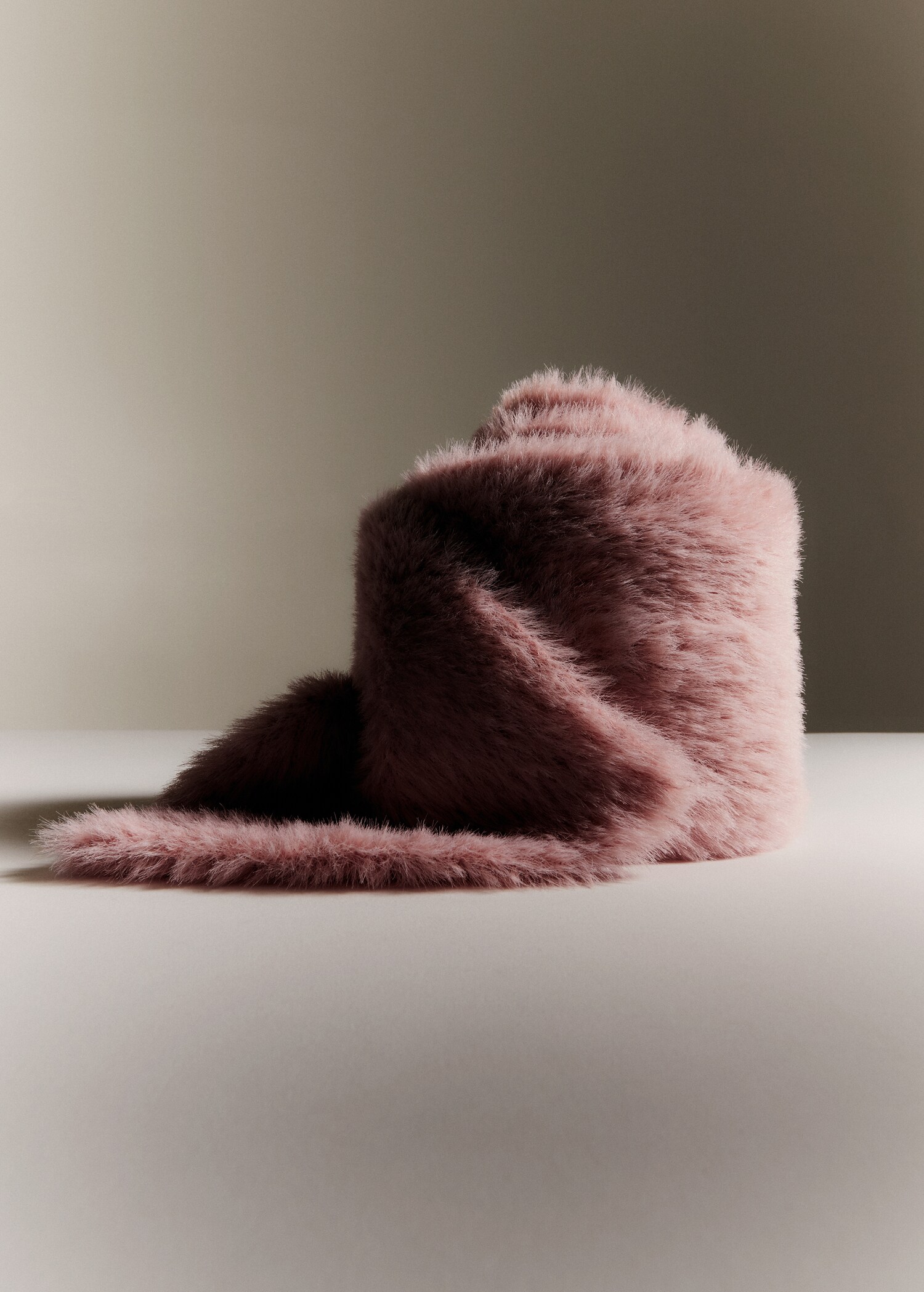 Faux fur scarf - Details of the article 7