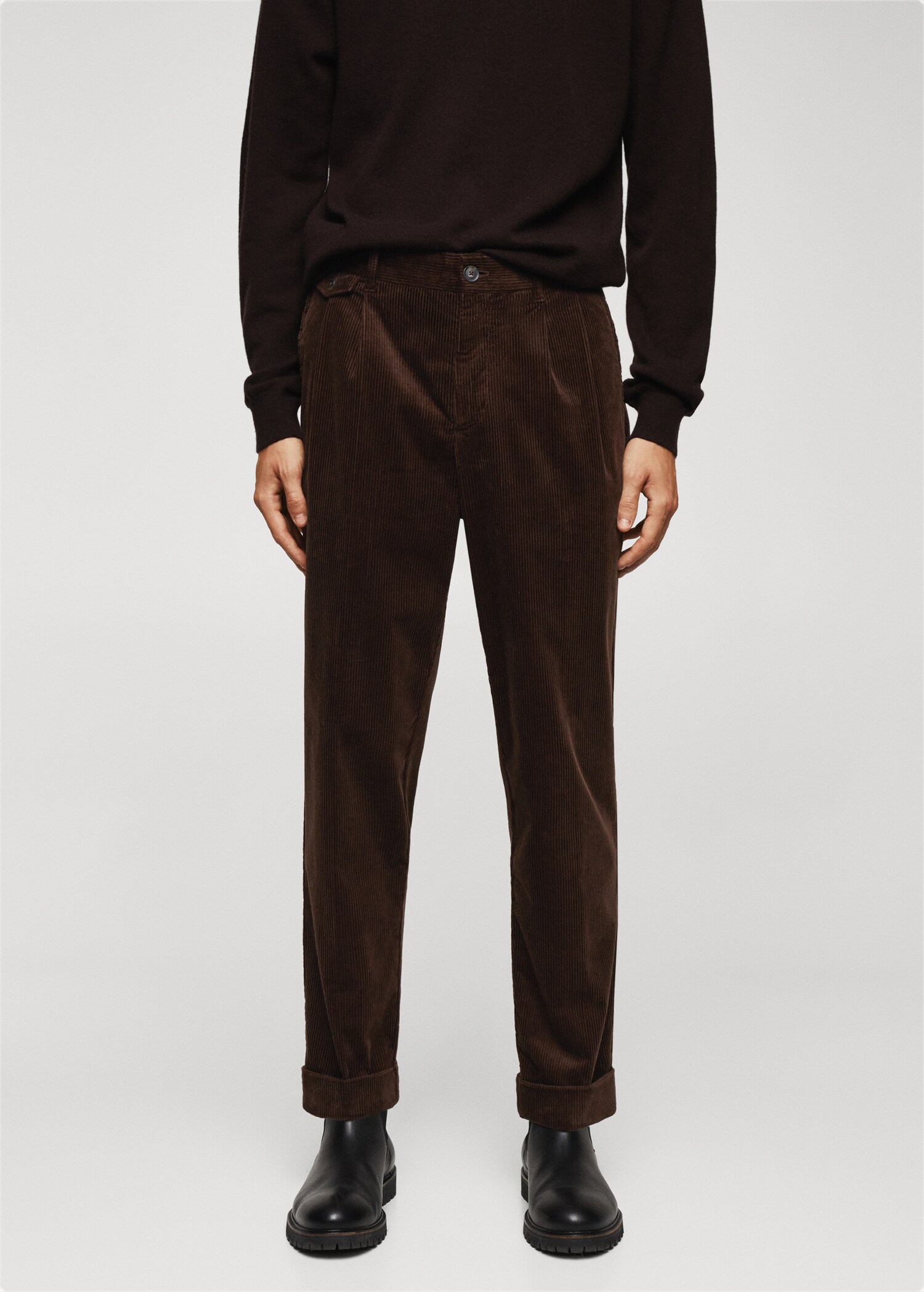Вельветовые брюки regular fit из хлопка - Средний план