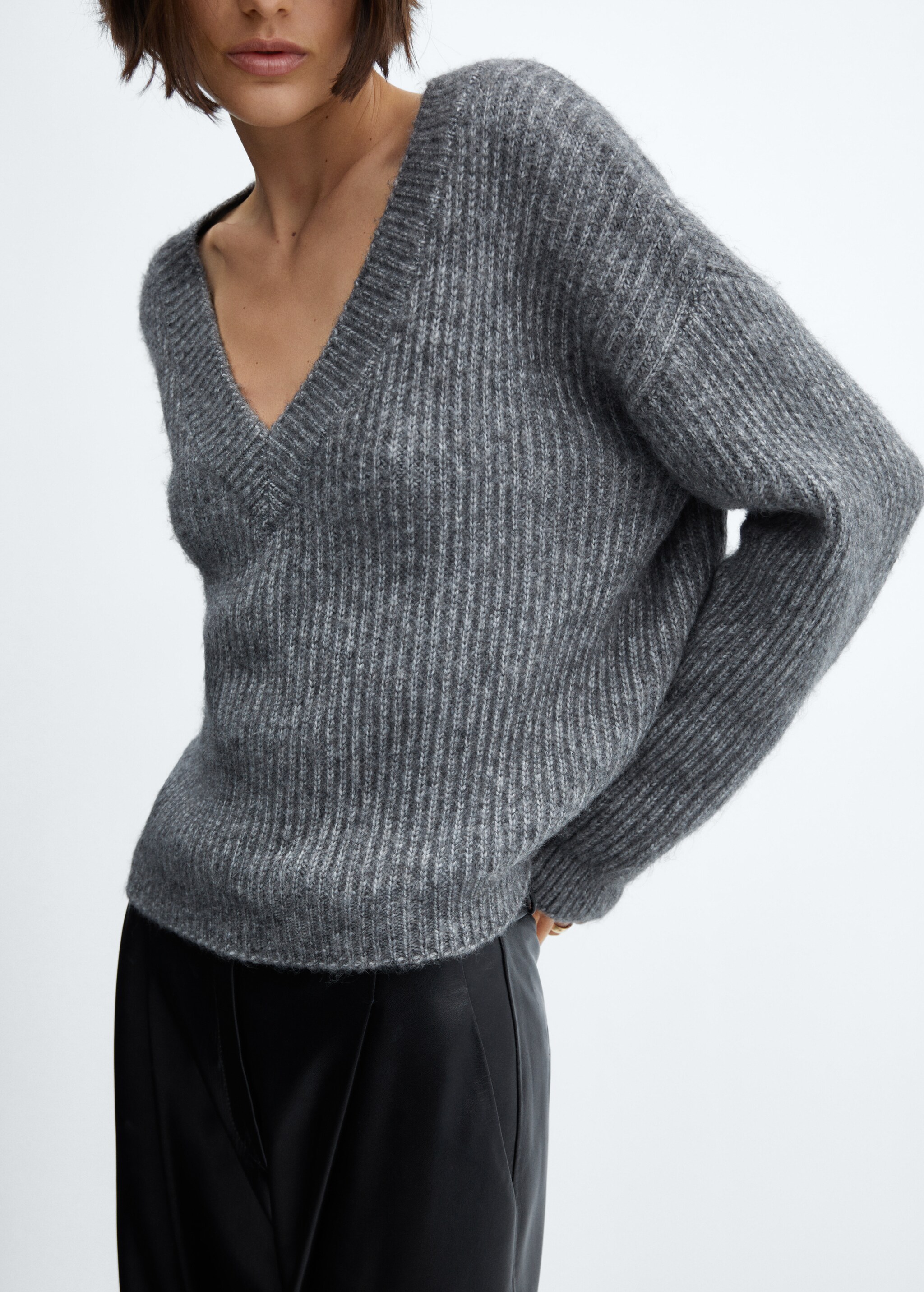 V-neck knit sweater - Details of the article 6