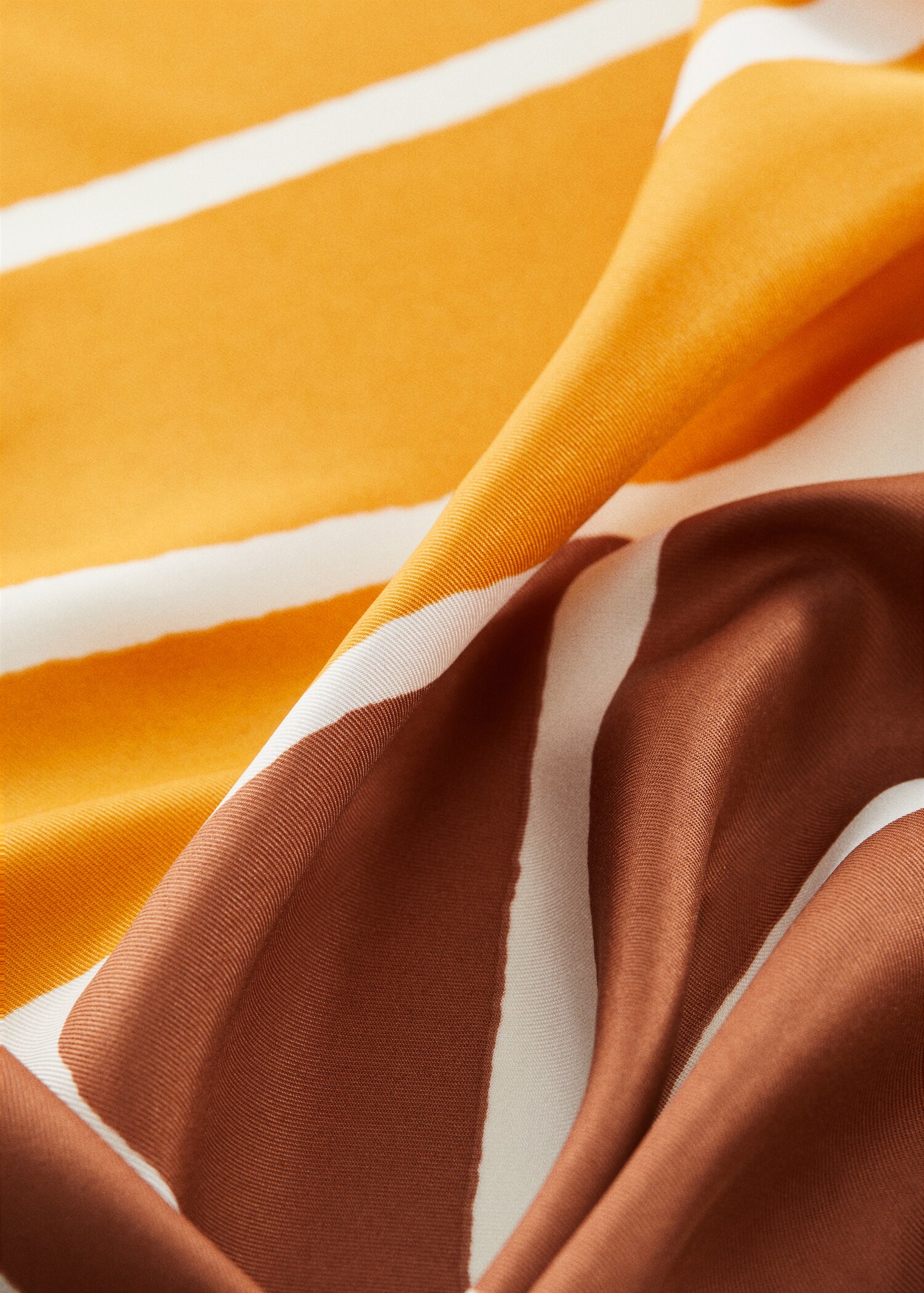 Leaf-print scarf - Details of the article 1