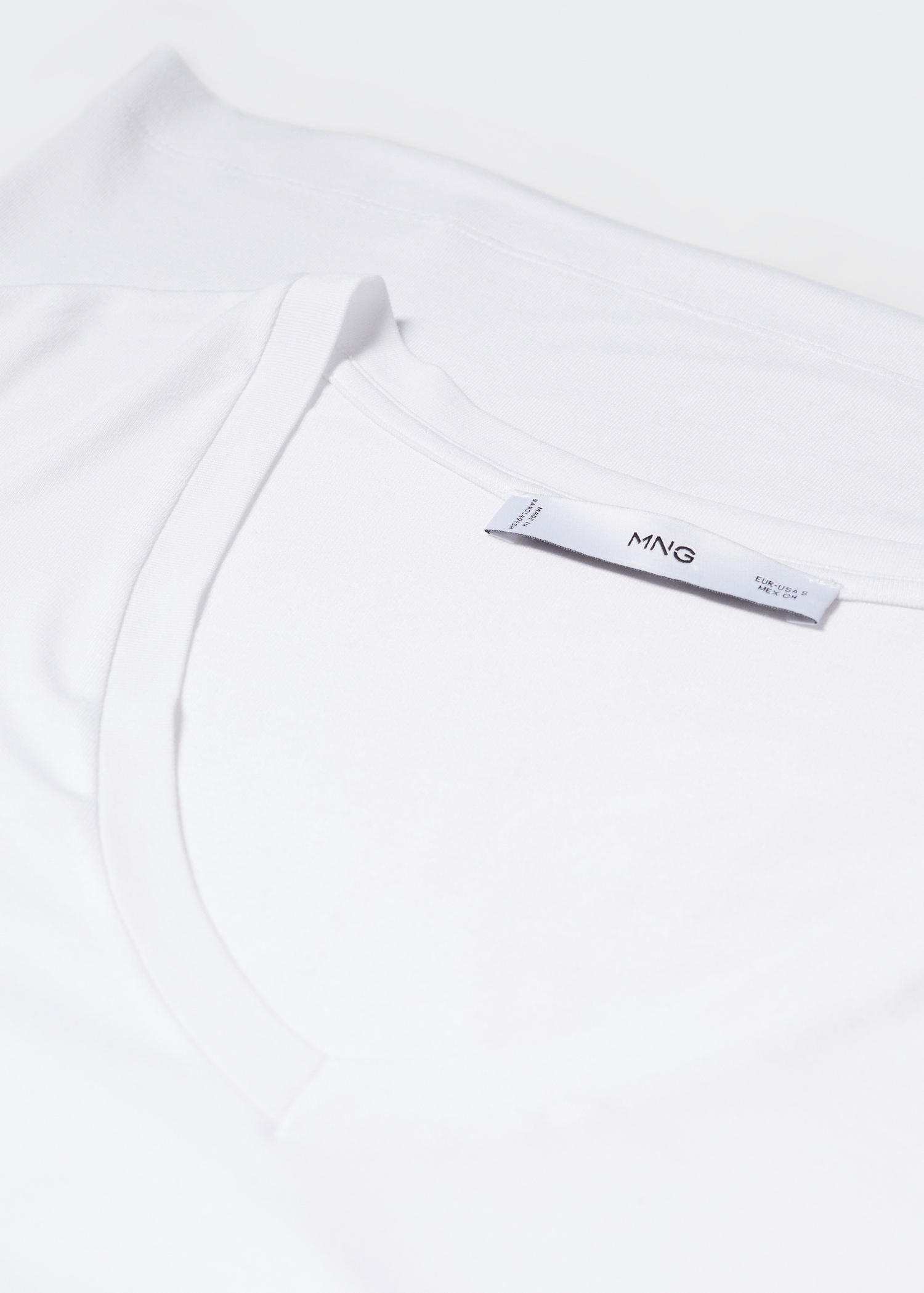 V-neck T-shirt - Details of the article 8