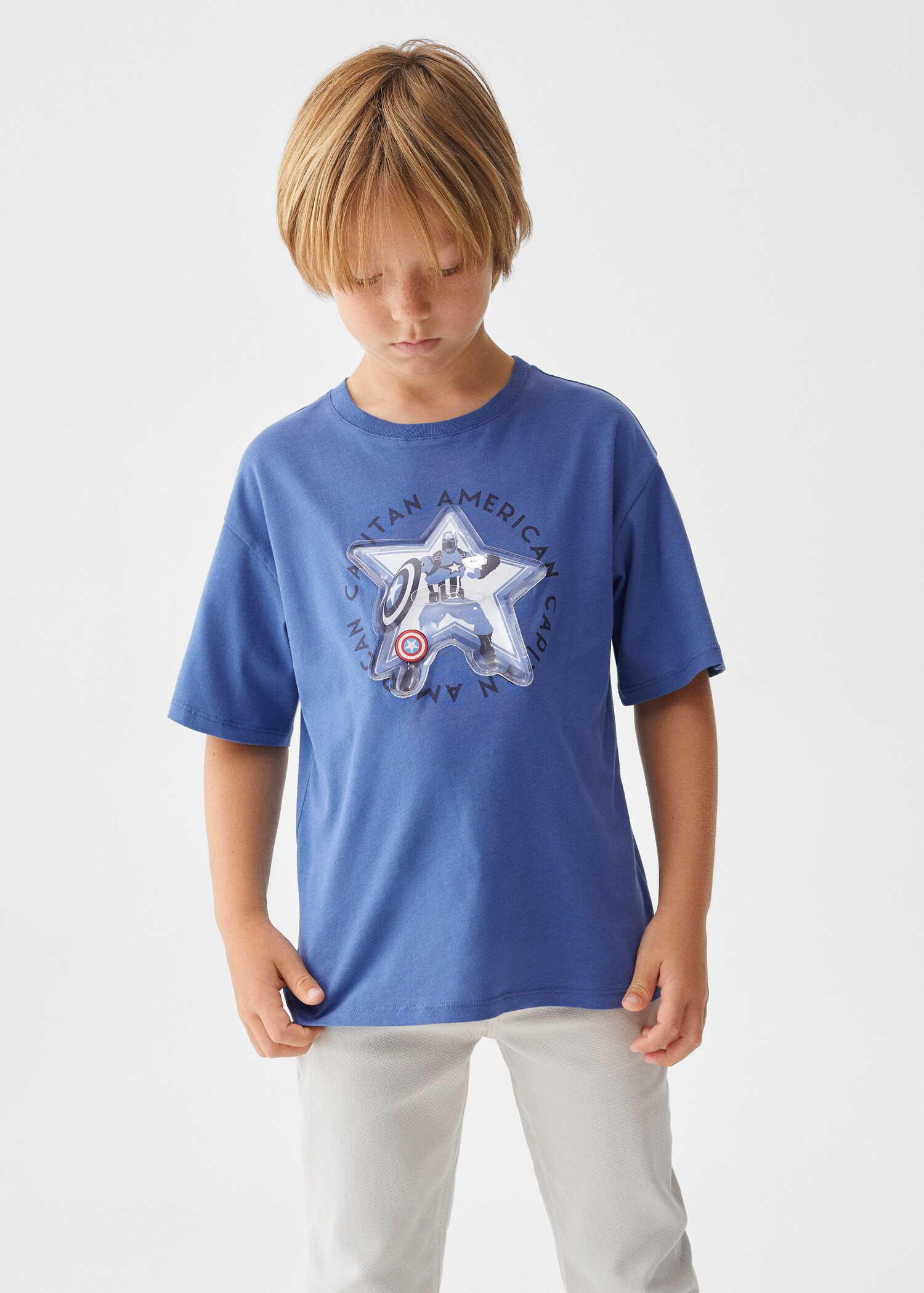 T-shirt interactif Avengers - Plan moyen
