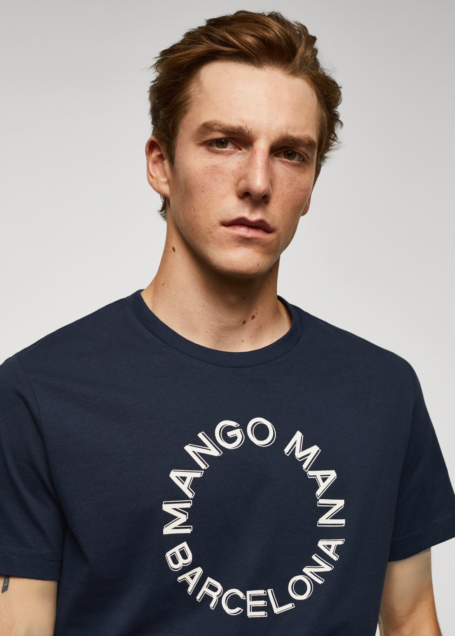 Camiseta logo 100% algodón - Detalle del artículo 1