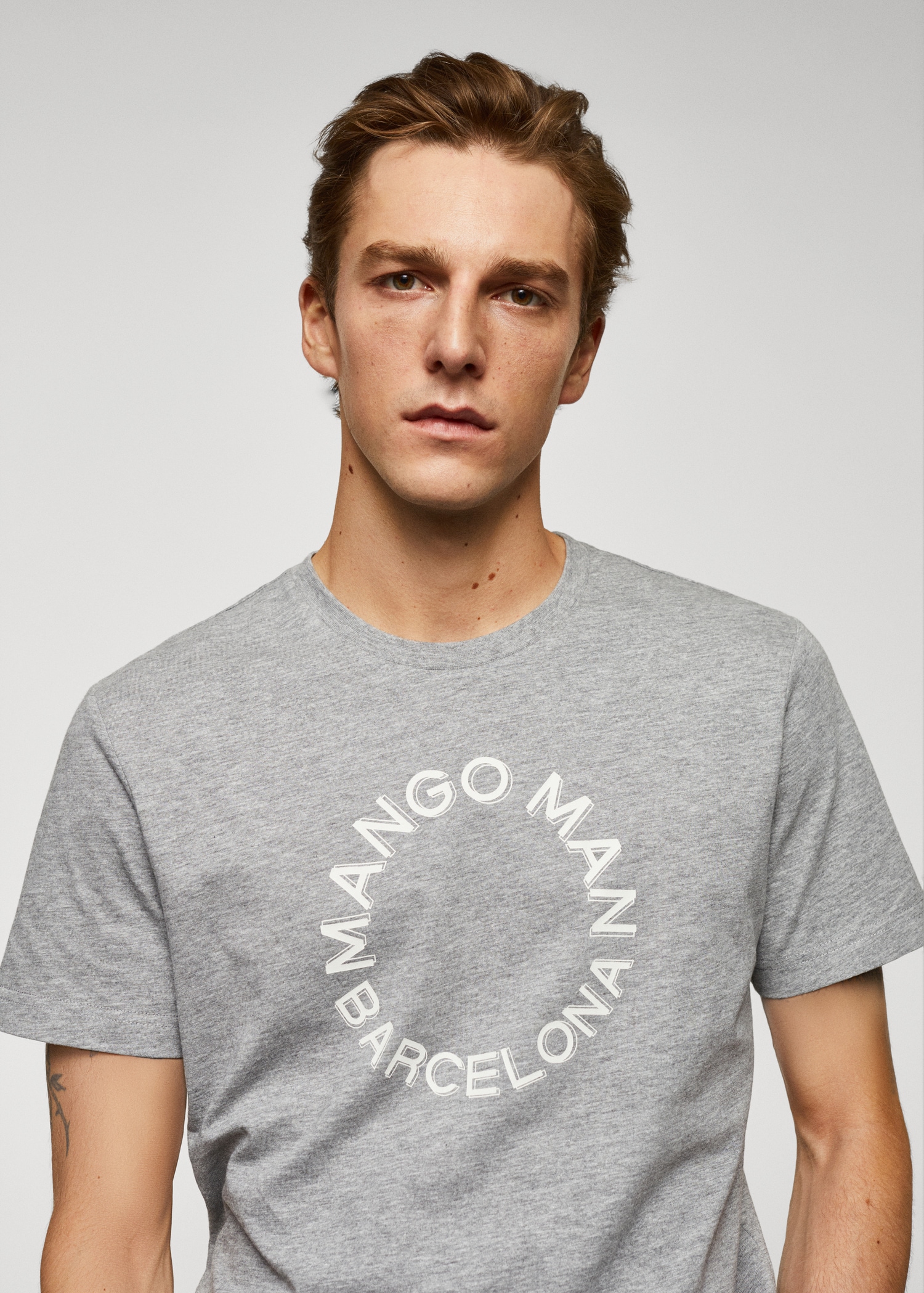 Camiseta logo 100% algodón - Detalle del artículo 1