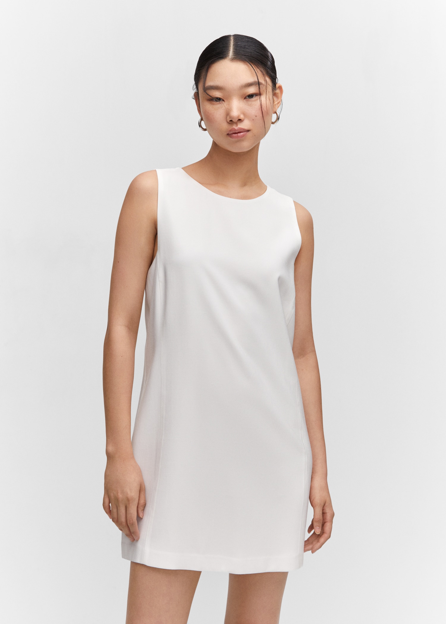 Robe courte sans manches - Plan moyen