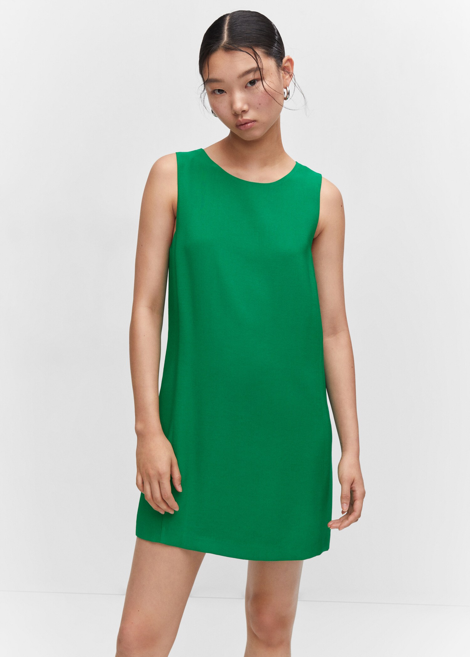 Robe courte sans manches - Plan moyen