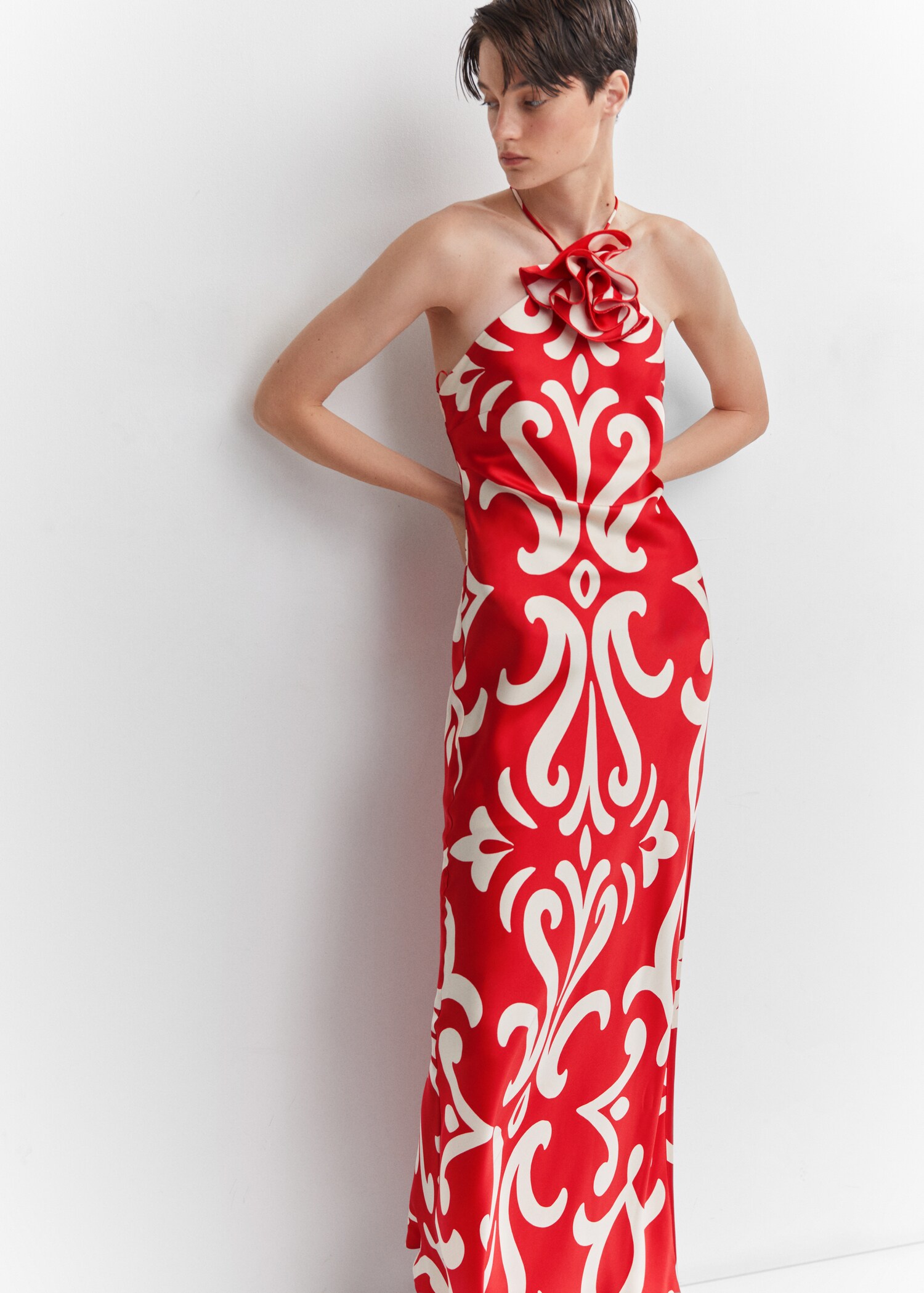 Neckholder-Kleid mit Blumendetail - Detail des Artikels 2