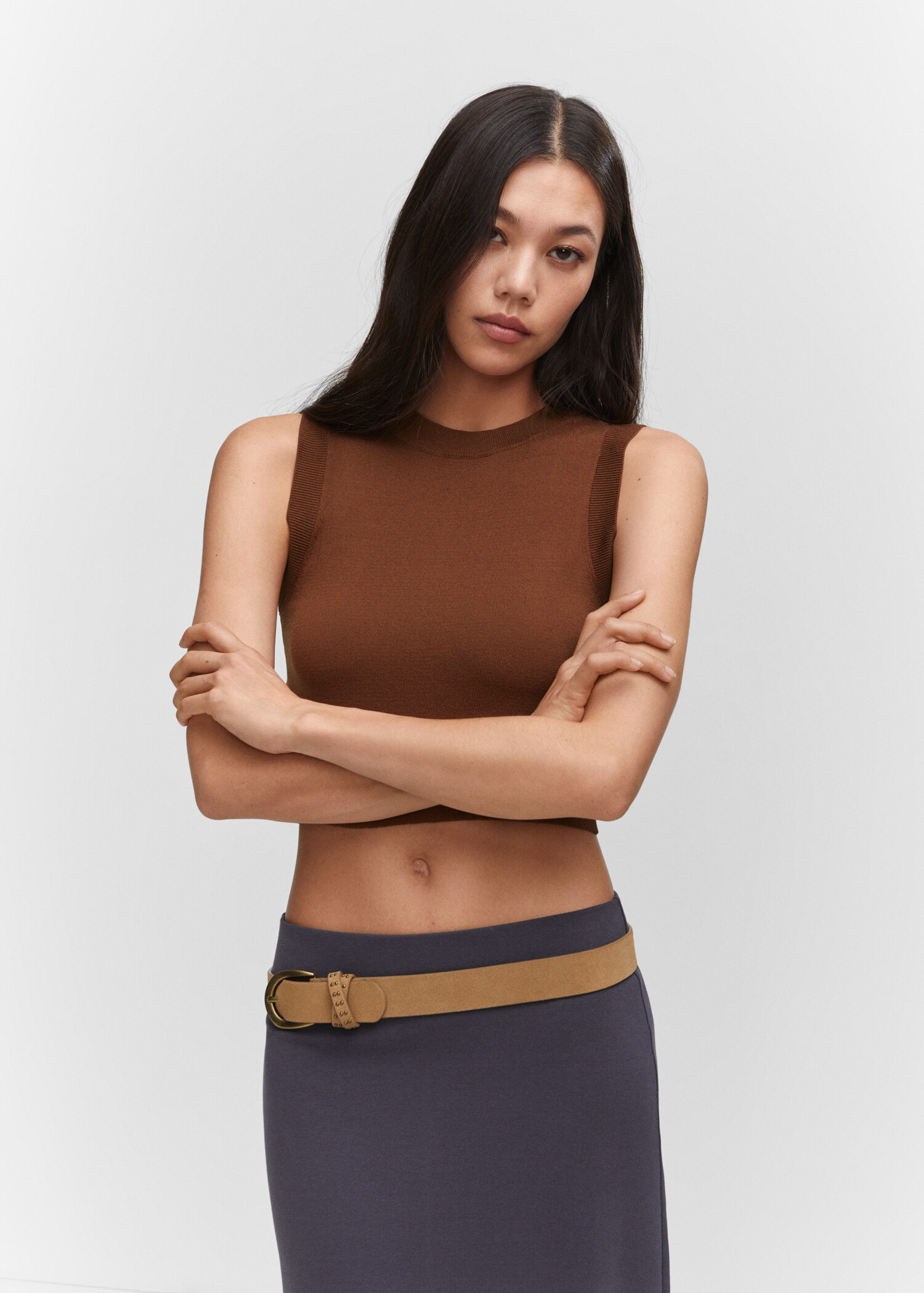 Top crop cuello halter - Plano medio
