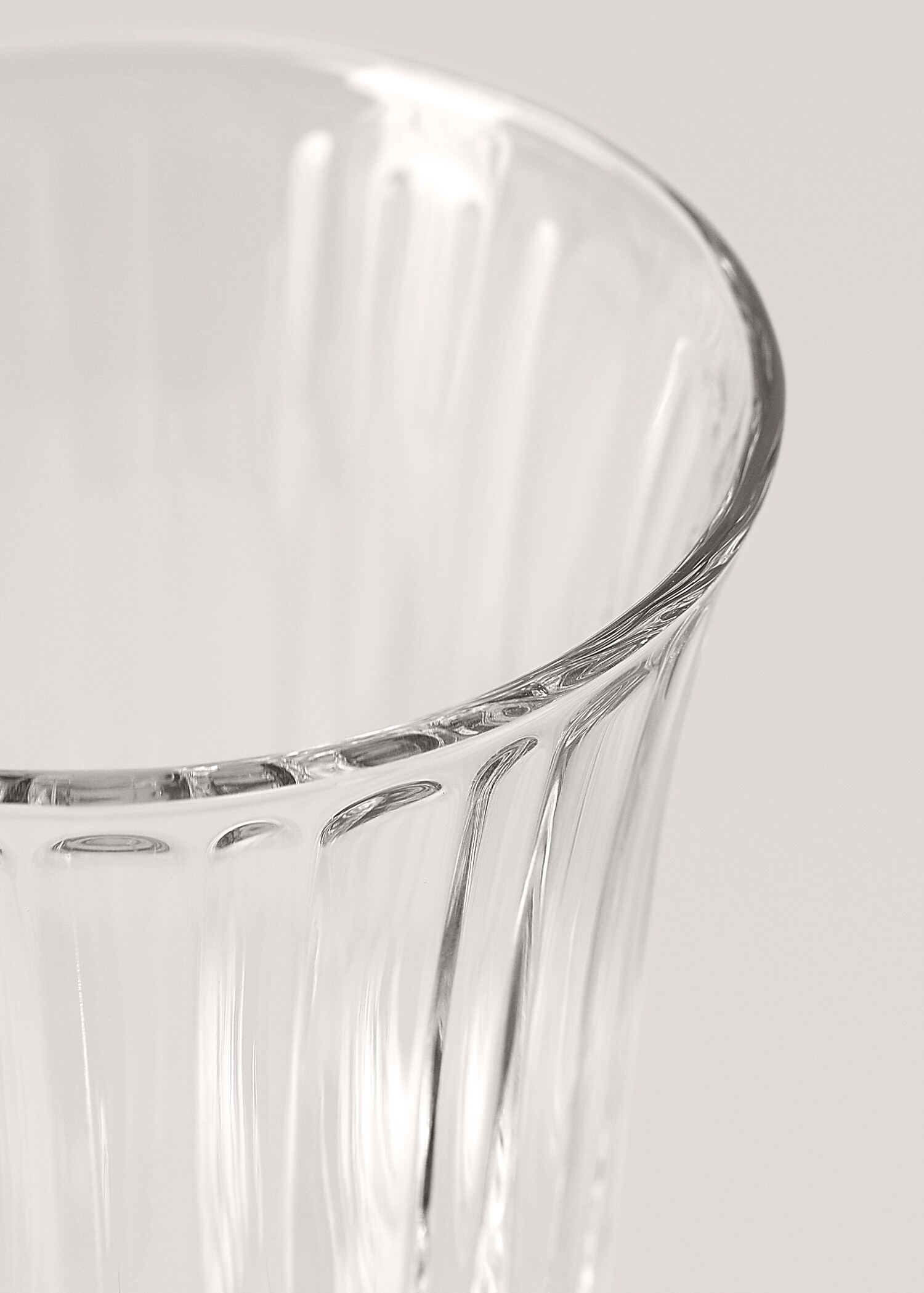 Verre à pied relief en verre - Détail de l'article 2