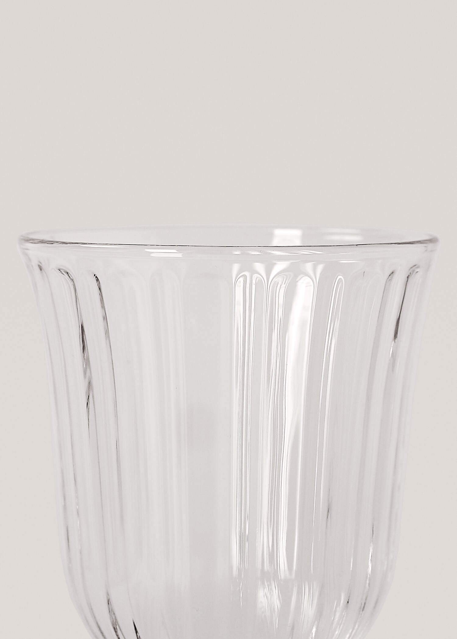Verre à pied relief en verre - Détail de l'article 3