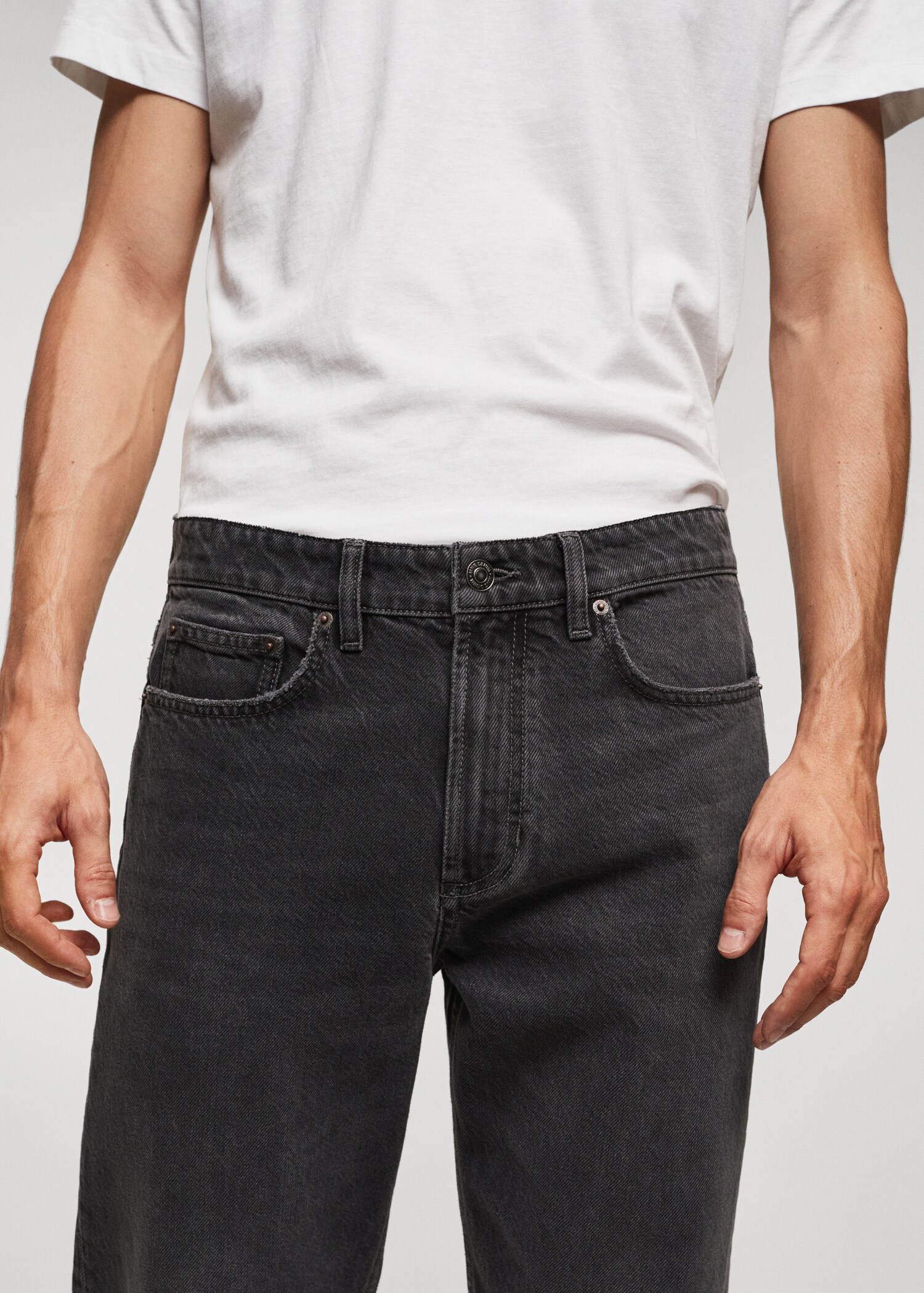 Jean tapered-fit délavé foncé - Détail de l'article 1