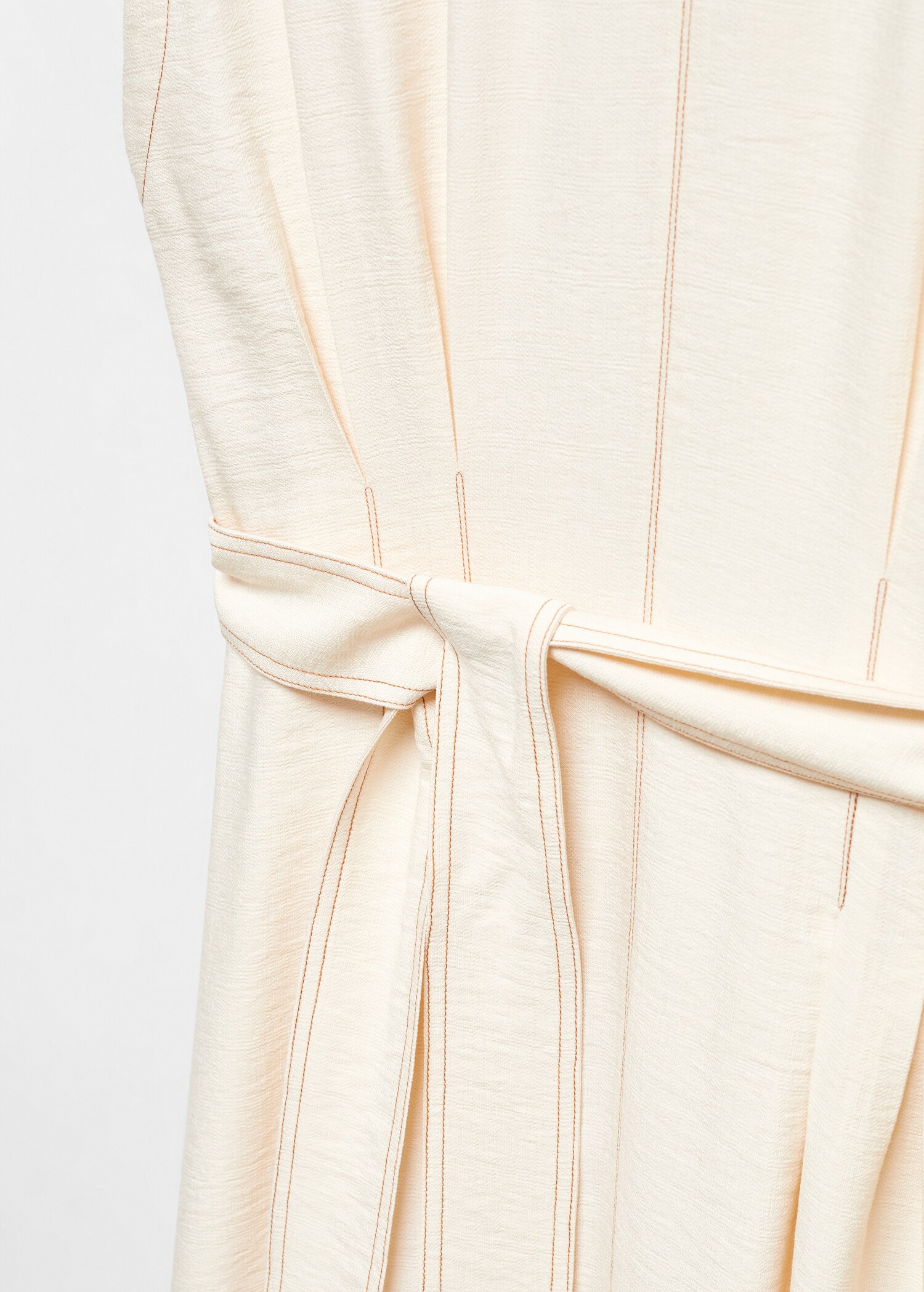 Dress with seams, belt and bow - Details of the article 8