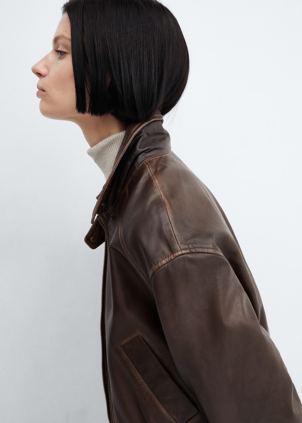 Leather bomber jacket with shearling collar - Women | MANGO Leather bomber jacket with shearling collar - Women | MANGO