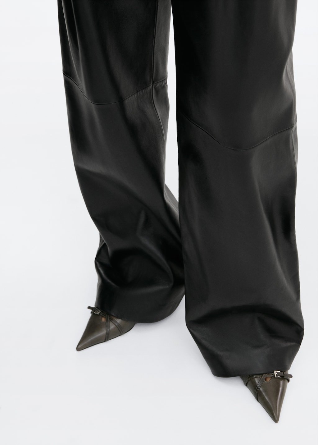 Pantalon droit cuir taille haute Femme MANGO Nouvelle Caledonie