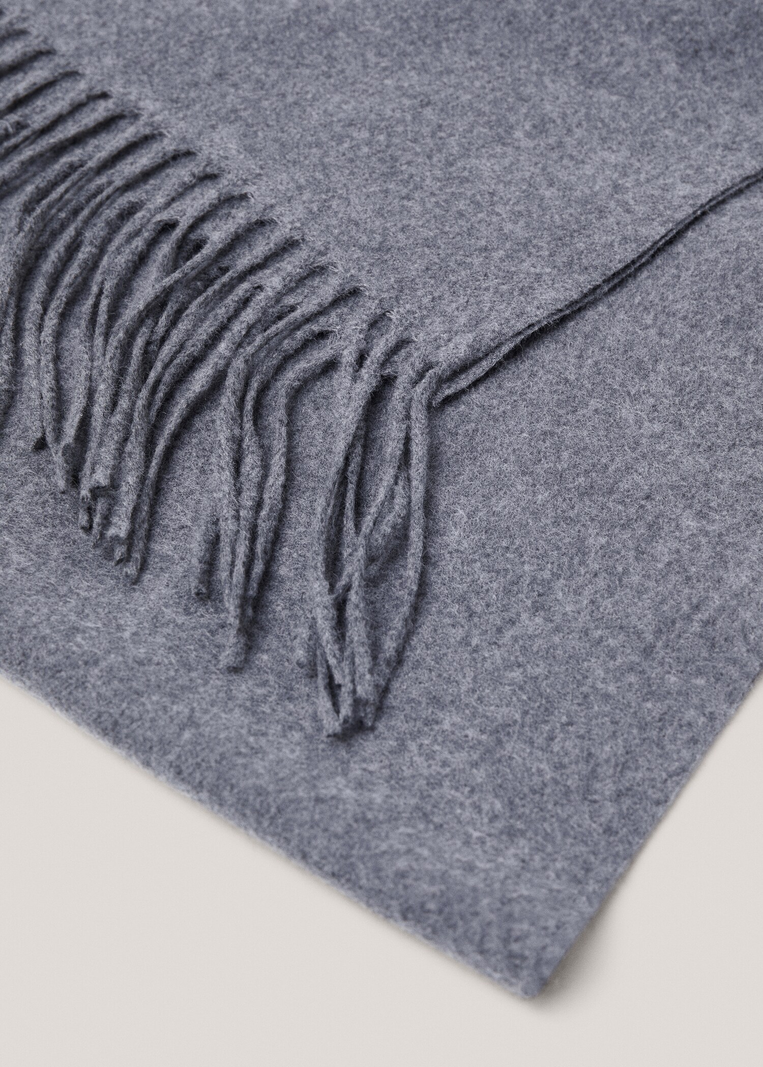 Plain fringed blanket - Details of the article 2