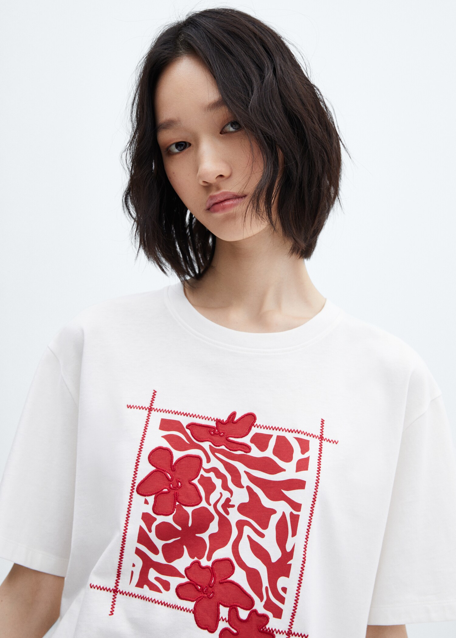 Camiseta estampada detalles bordados - Detalle del artículo 1
