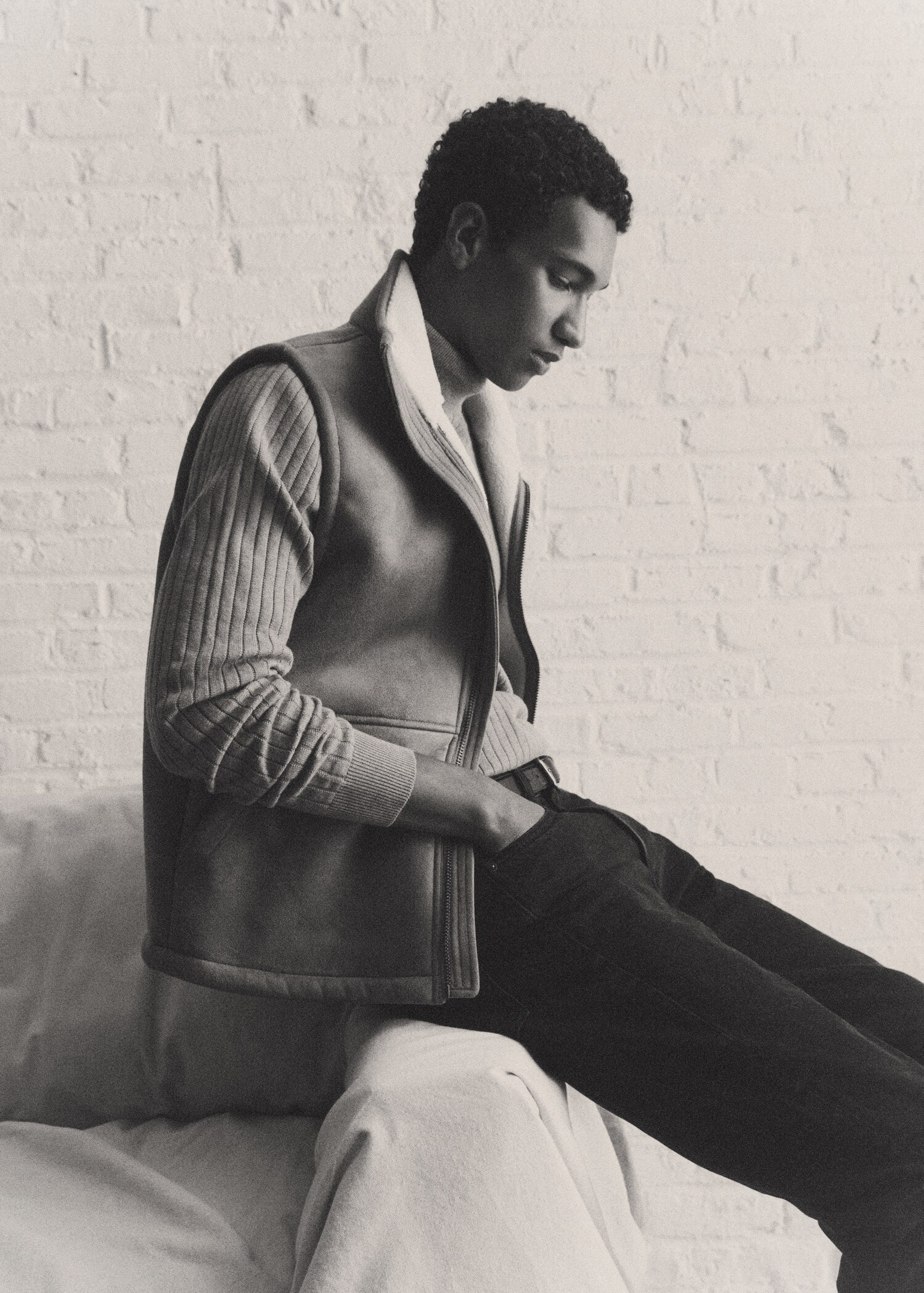 Shearling-lined leather-effect gilet - Details of the article 5