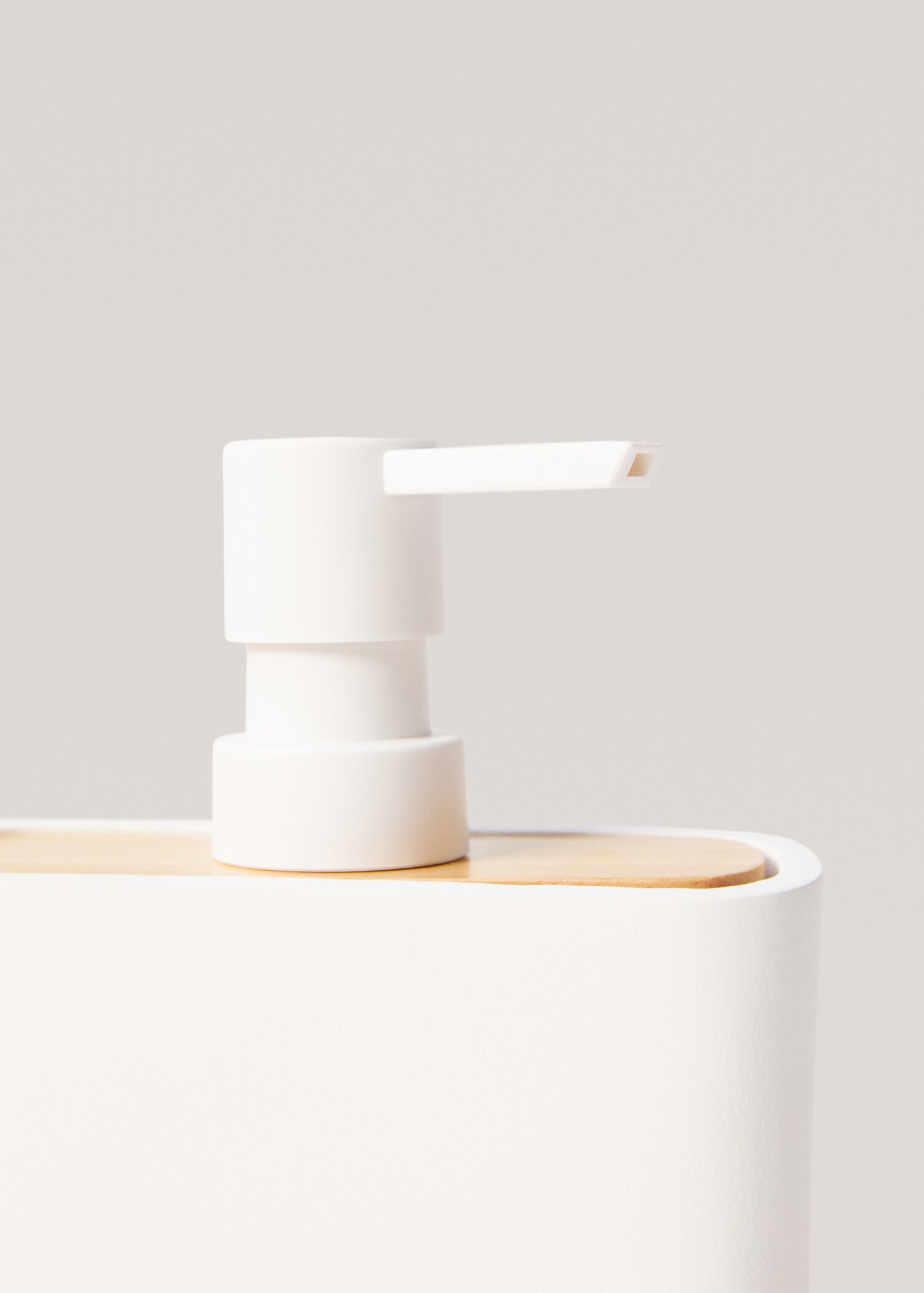 Resin and wood dispenser - Details of the article 2