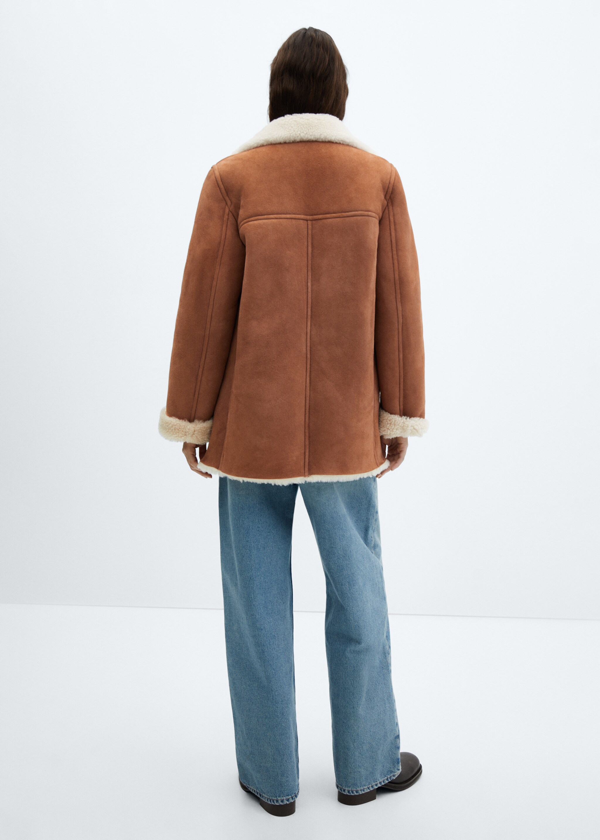 Shearling-lined coat - Reverse of the article