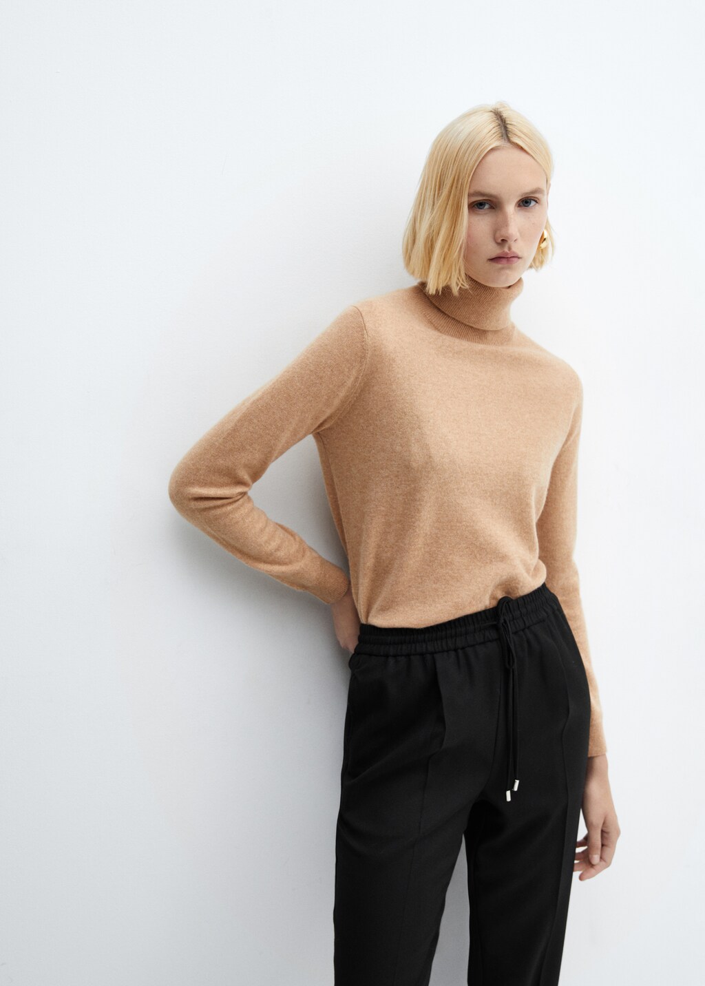 Flowy jogger trousers Women MANGO Canada