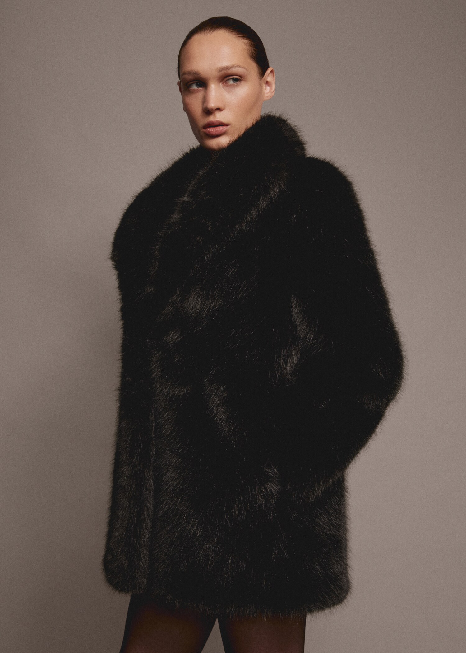 Manteau en imitation fourrure à revers - Détail de l'article 5