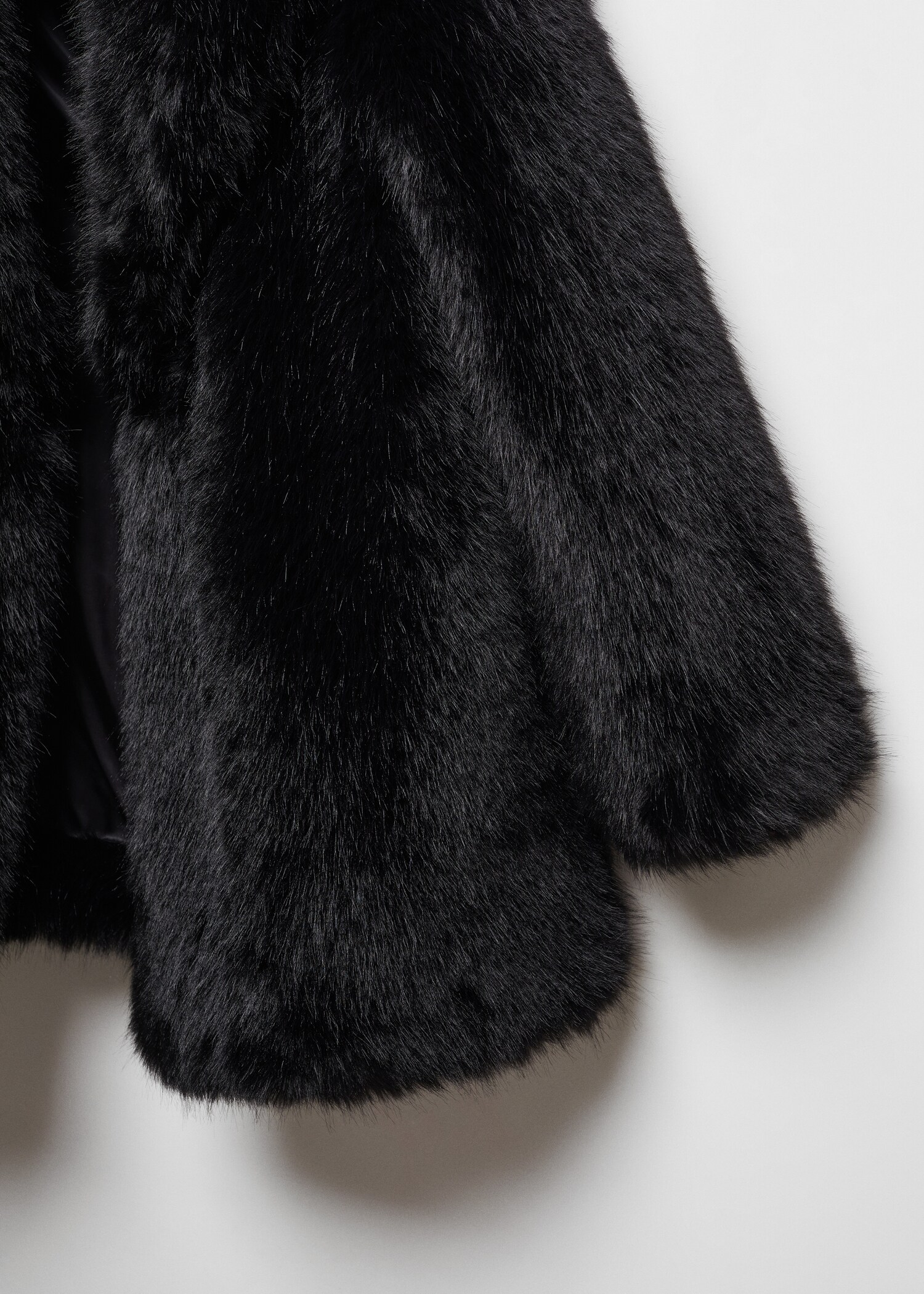 Manteau en imitation fourrure à revers - Détail de l'article 8