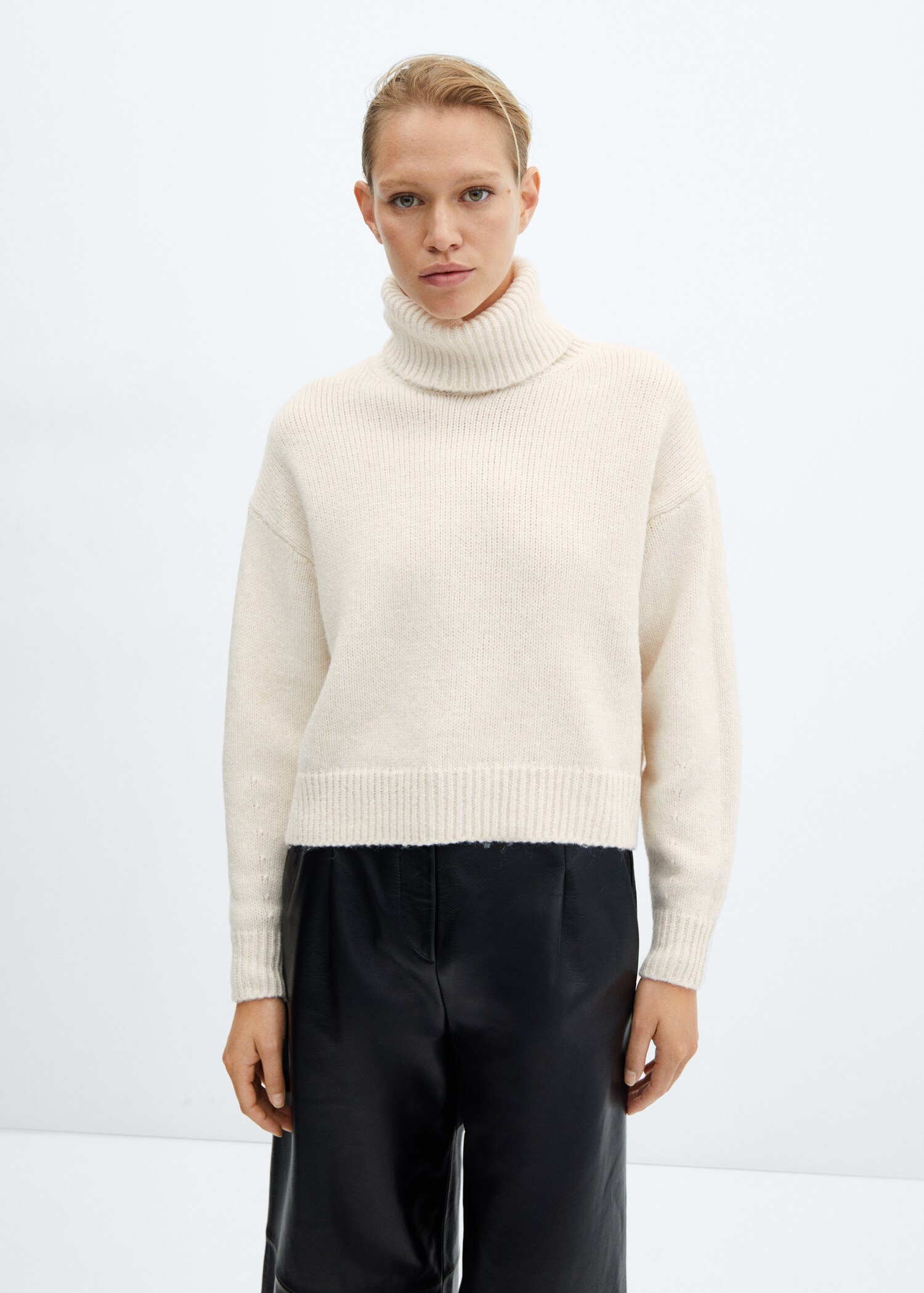 Pull-over maille col roulé - Plan moyen