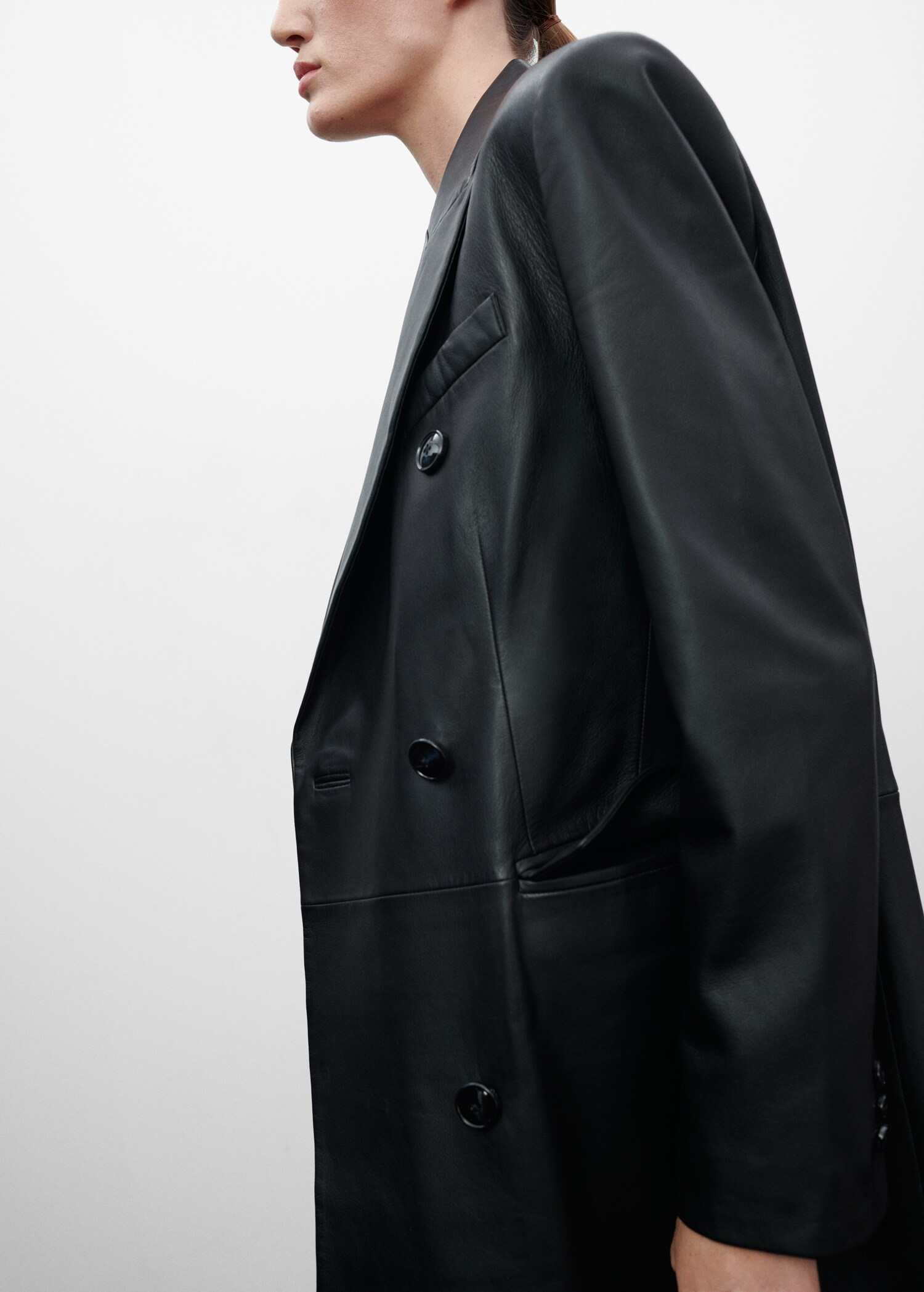 Double-breasted leather coat - Details of the article 2