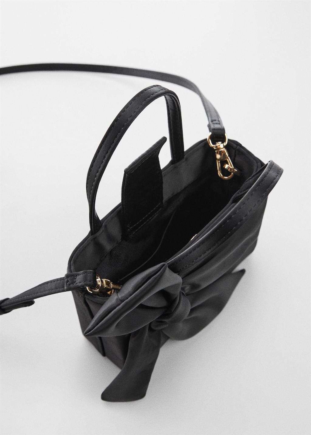 Bag with bow detail