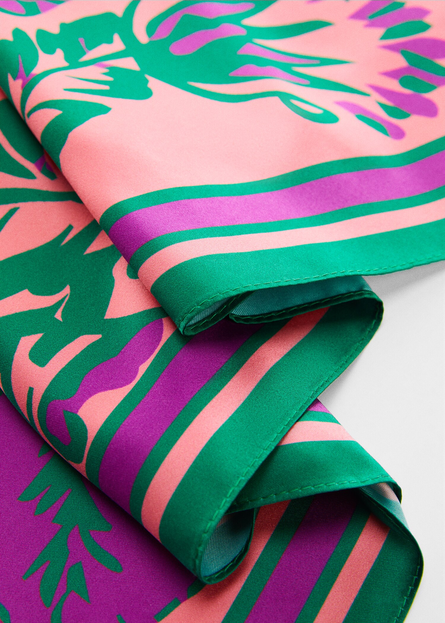 Foulard satiné imprimé - Details of the article 1