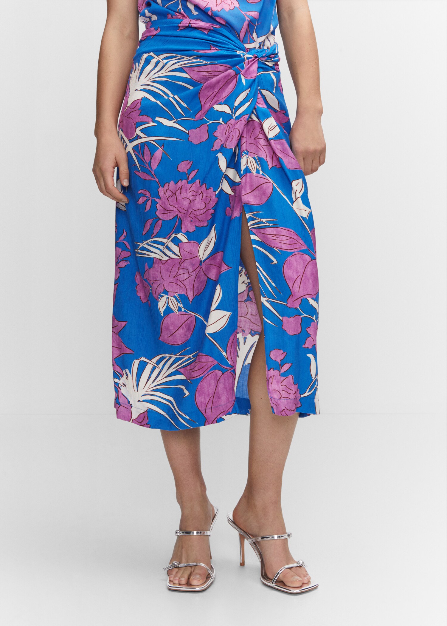 Falda estampada nudo - Plano medio