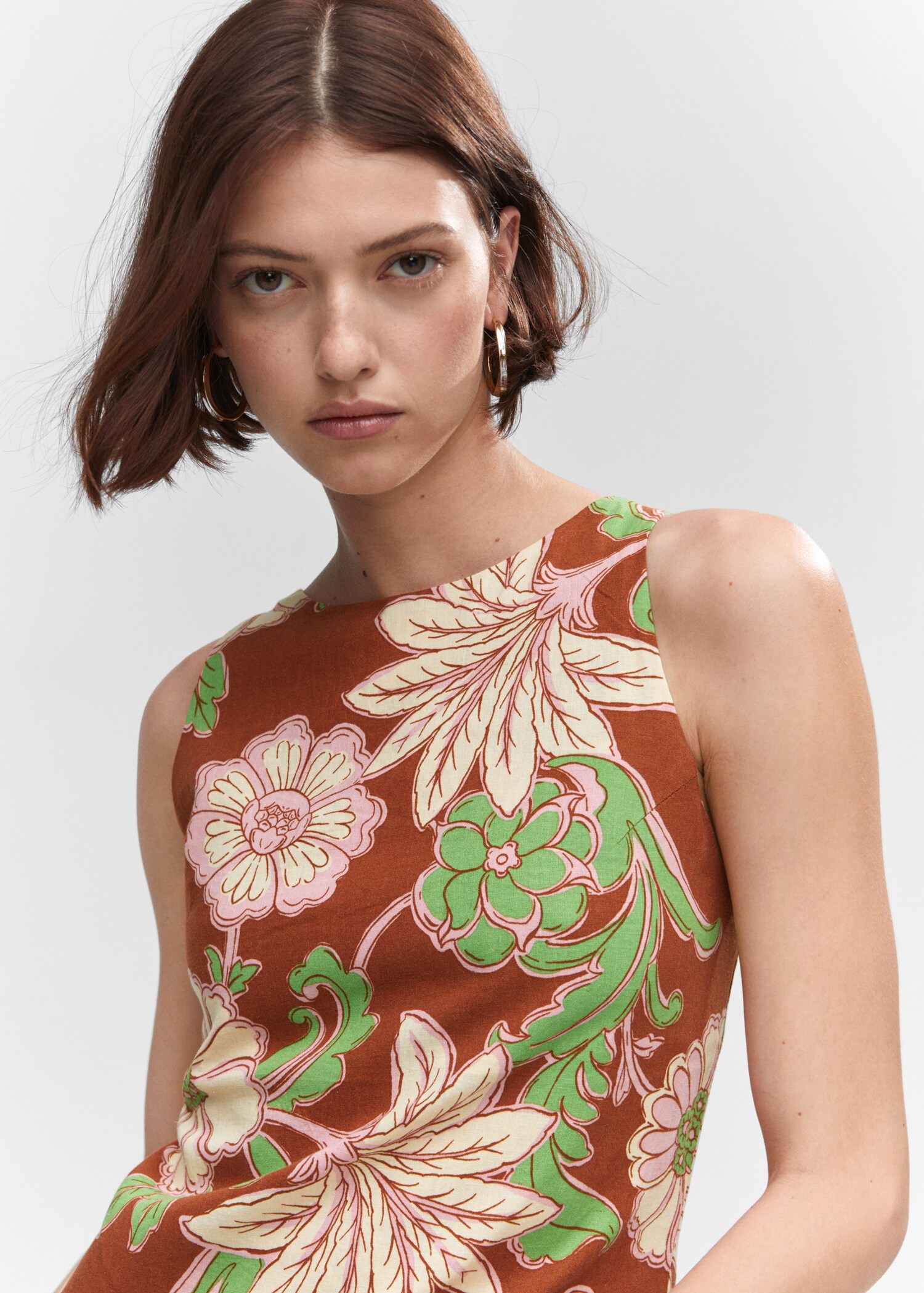 Linen dress with back opening - Details of the article 1