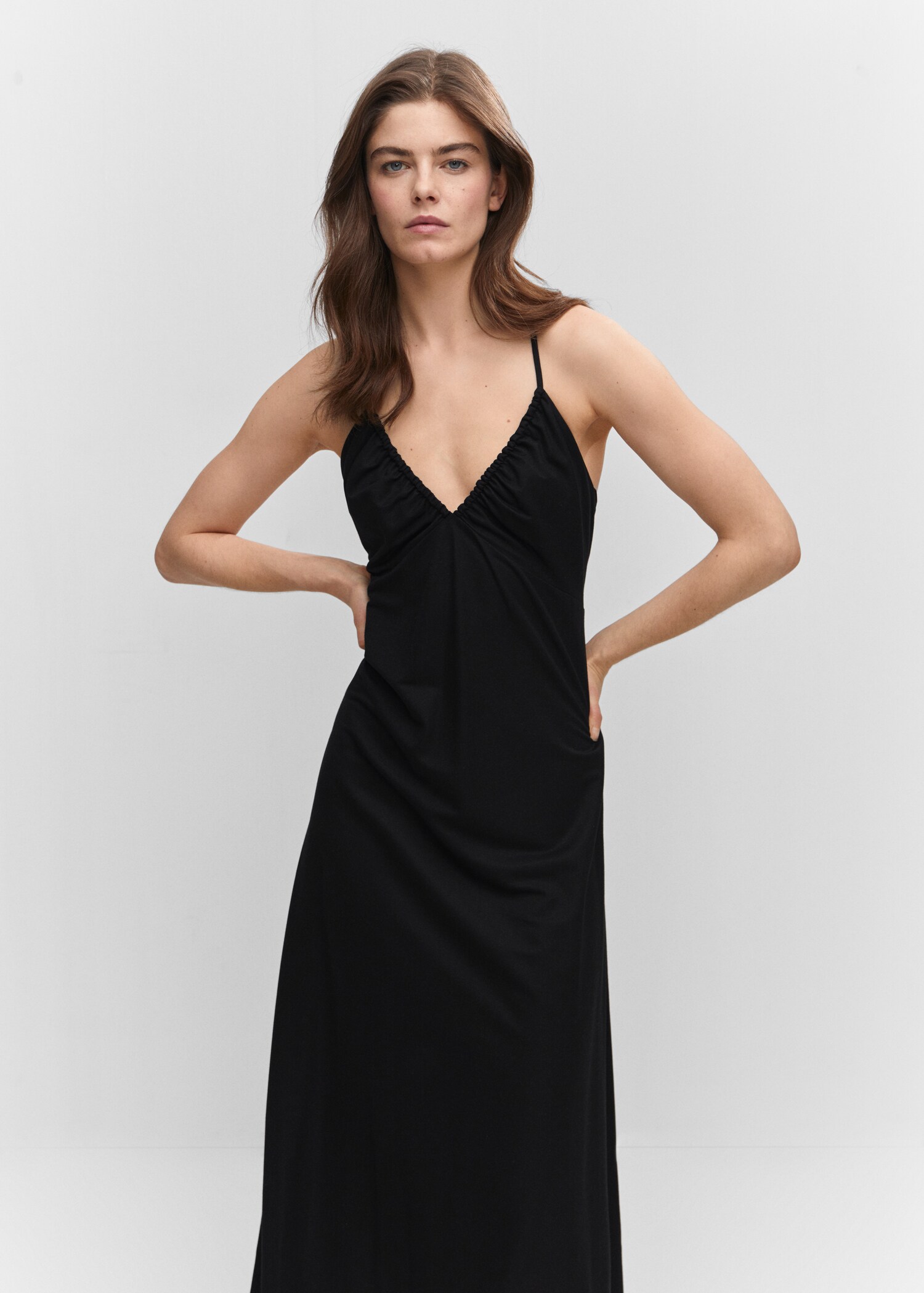 Robe midi froncée - Plan moyen