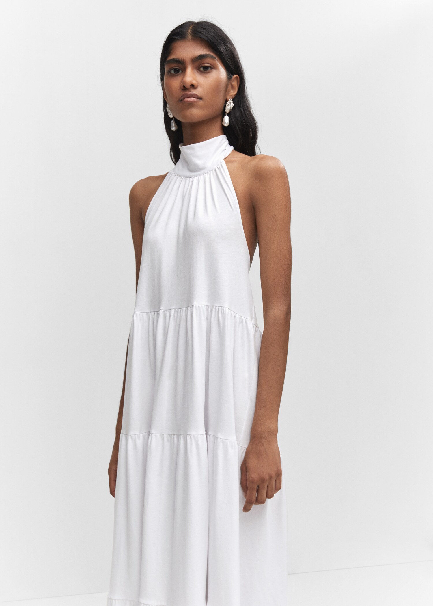 Robe emmanchures américaines dos nu - Plan moyen