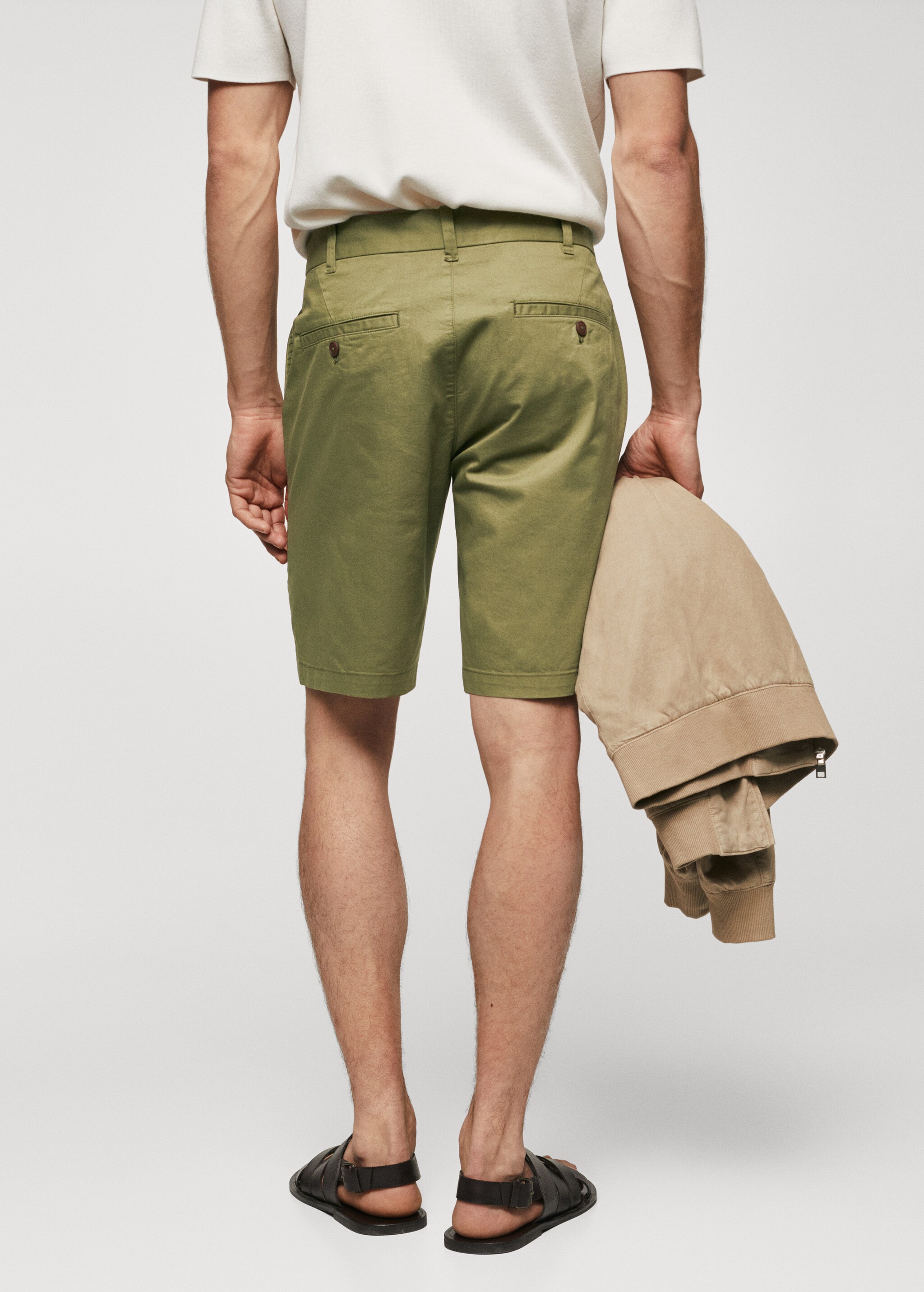 Slim fit chino cotton Bermuda shorts - Spatele articolului