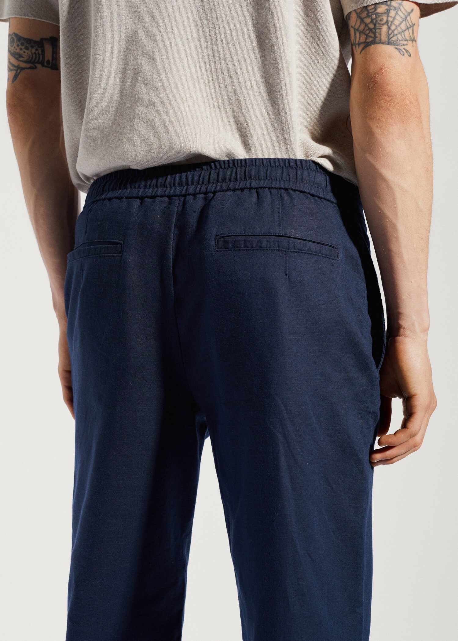 Slim-fit trousers with drawstring  - Details of the article 2
