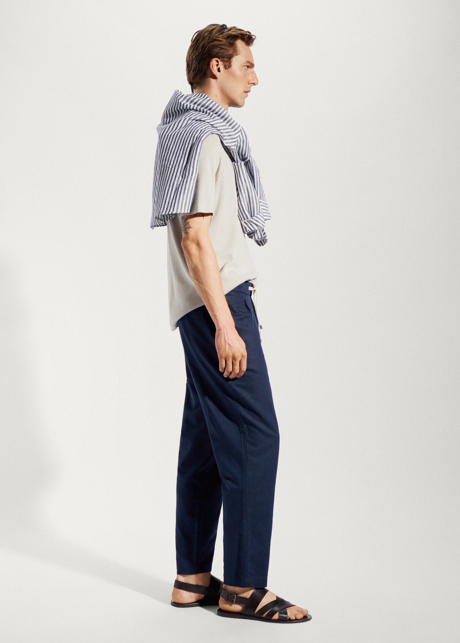 Slim-fit trousers with drawstring  - Details of the article 4