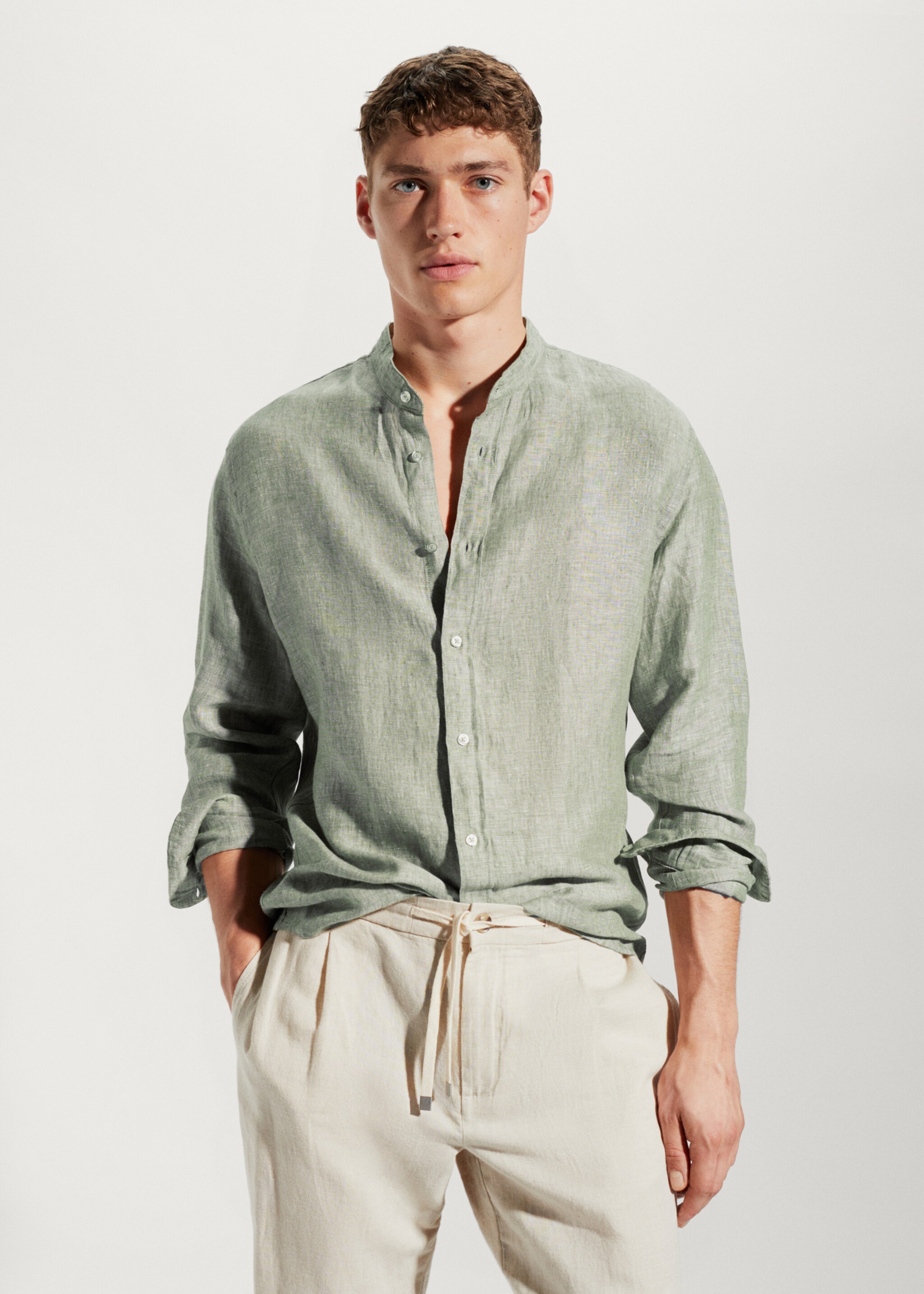 Camisa 100% lino cuello mao - Plano medio