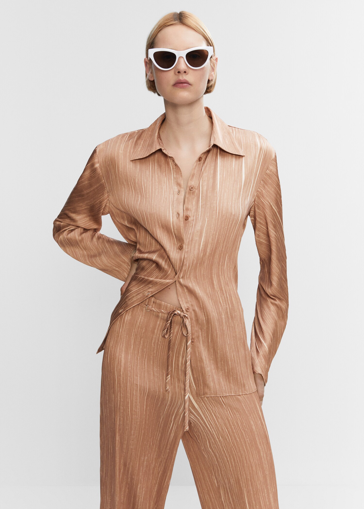 Satin pleated trousers - Details of the article 1