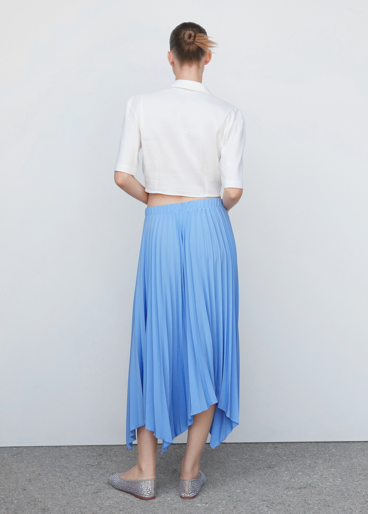 Pleated asymmetric skirt  - Reverse of the article