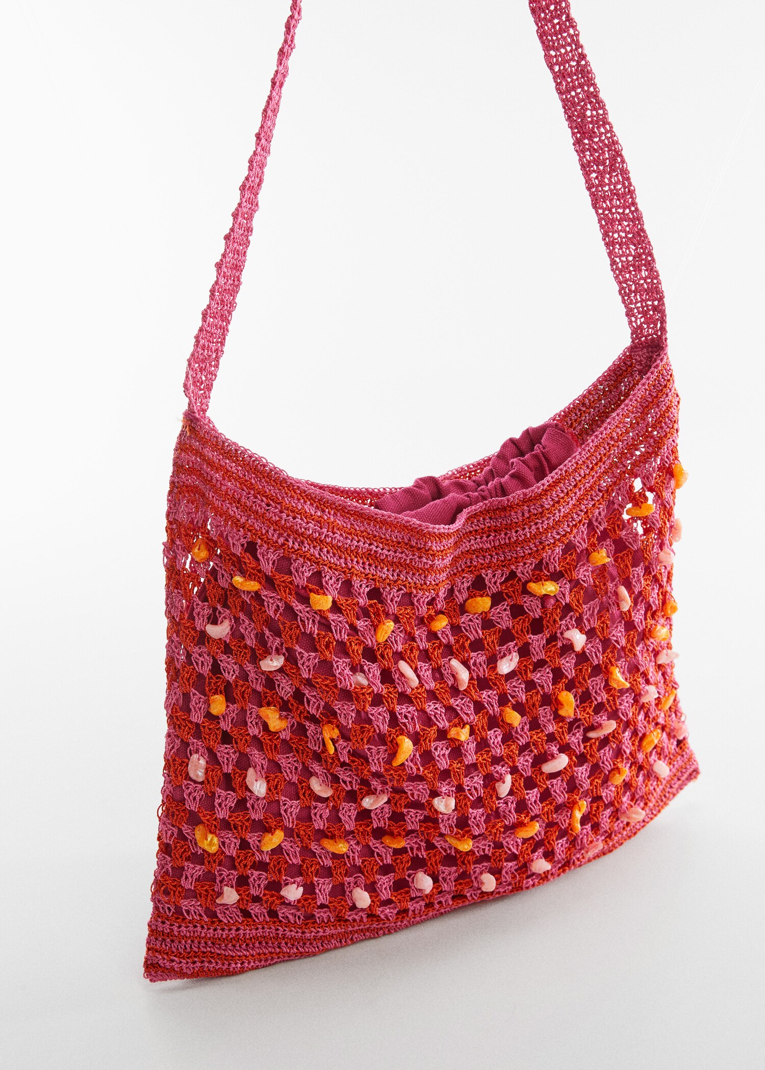 Bolso crochet detalle conchas - Plano medio